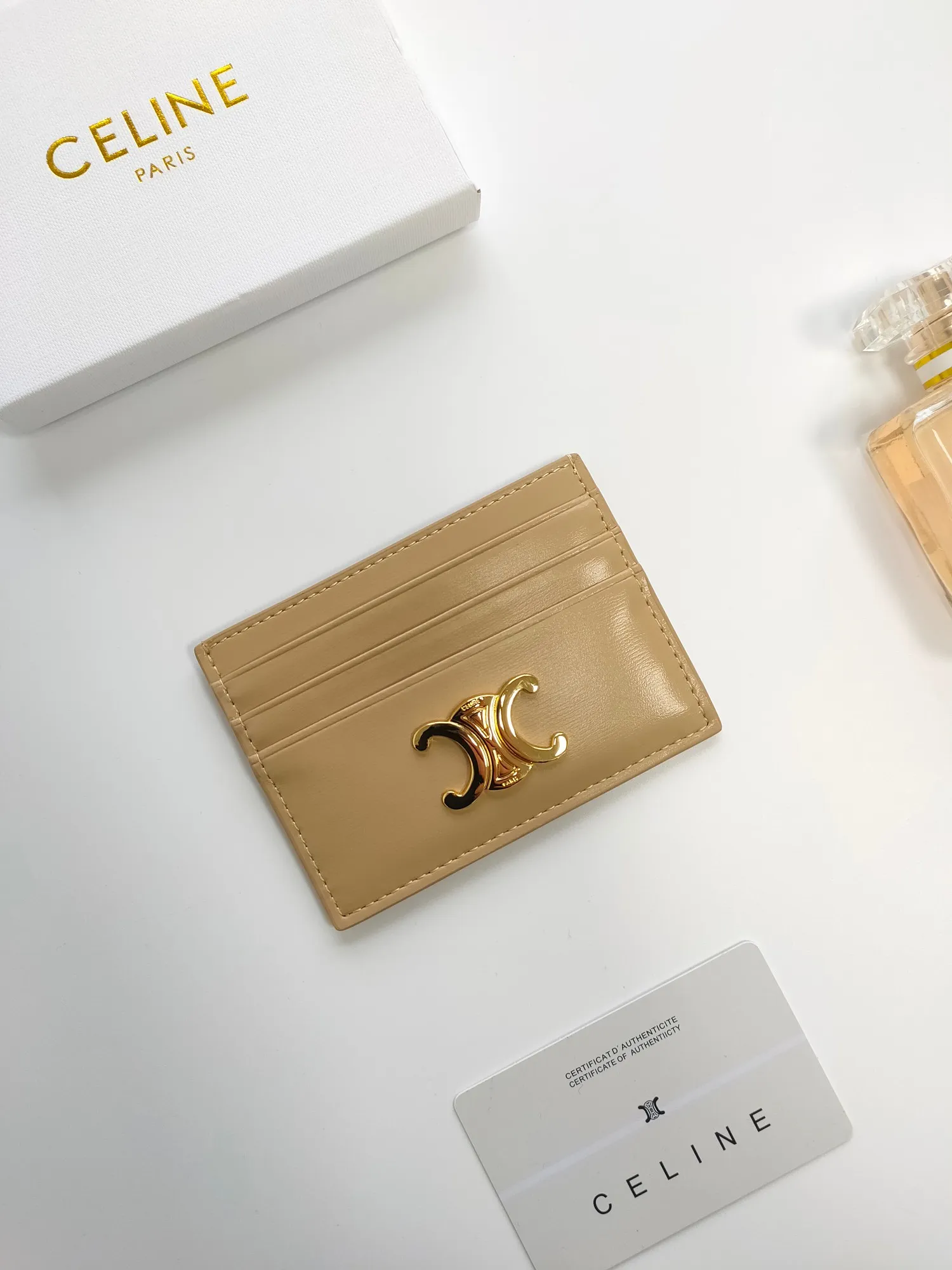 💰100💰CELINE's new embossed logo card holder, made of first-layer cowhide, two card slots + one middle pocket. Style number: 10L833 Size: 10.5×7cm