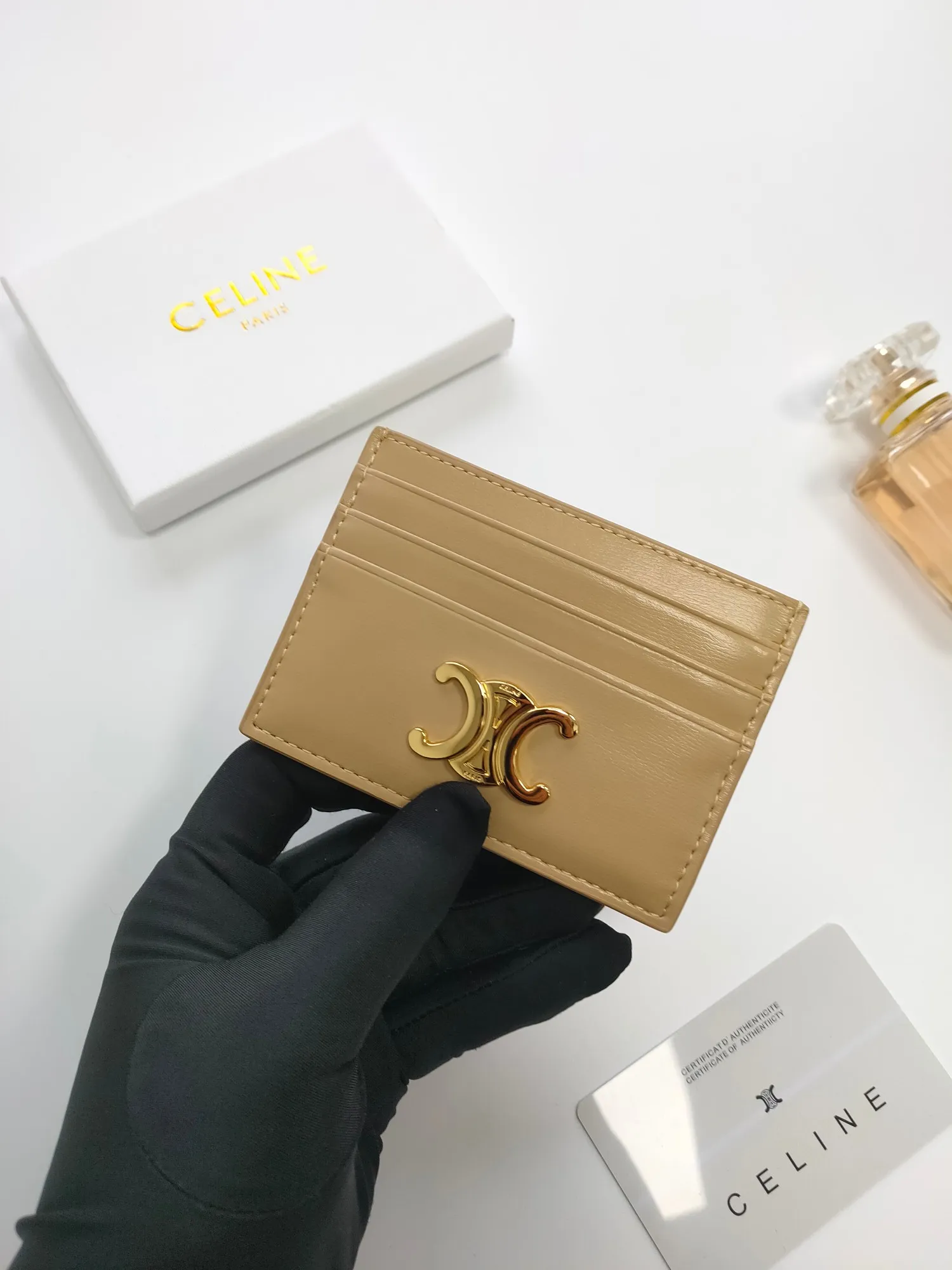 💰100💰CELINE's new embossed logo card holder, made of first-layer cowhide, two card slots + one middle pocket. Style number: 10L833 Size: 10.5×7cm