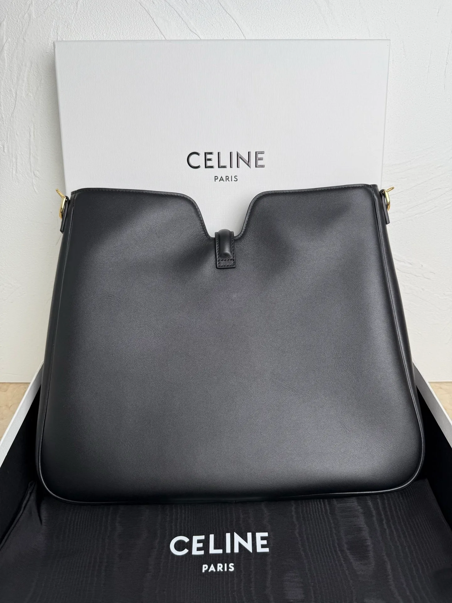 p1840 CAMILLE 16 SOFT Medium Smooth Cow Leather Handbag 14.2 1 detachable hand/shoulder strap, 9.8" (25cm) length 1 detachable and adjustable shoulder strap for cross-body wear, minimum length 16.5" (42cm), maximum length 19" (48cm) Number: 119563FX9.03PA