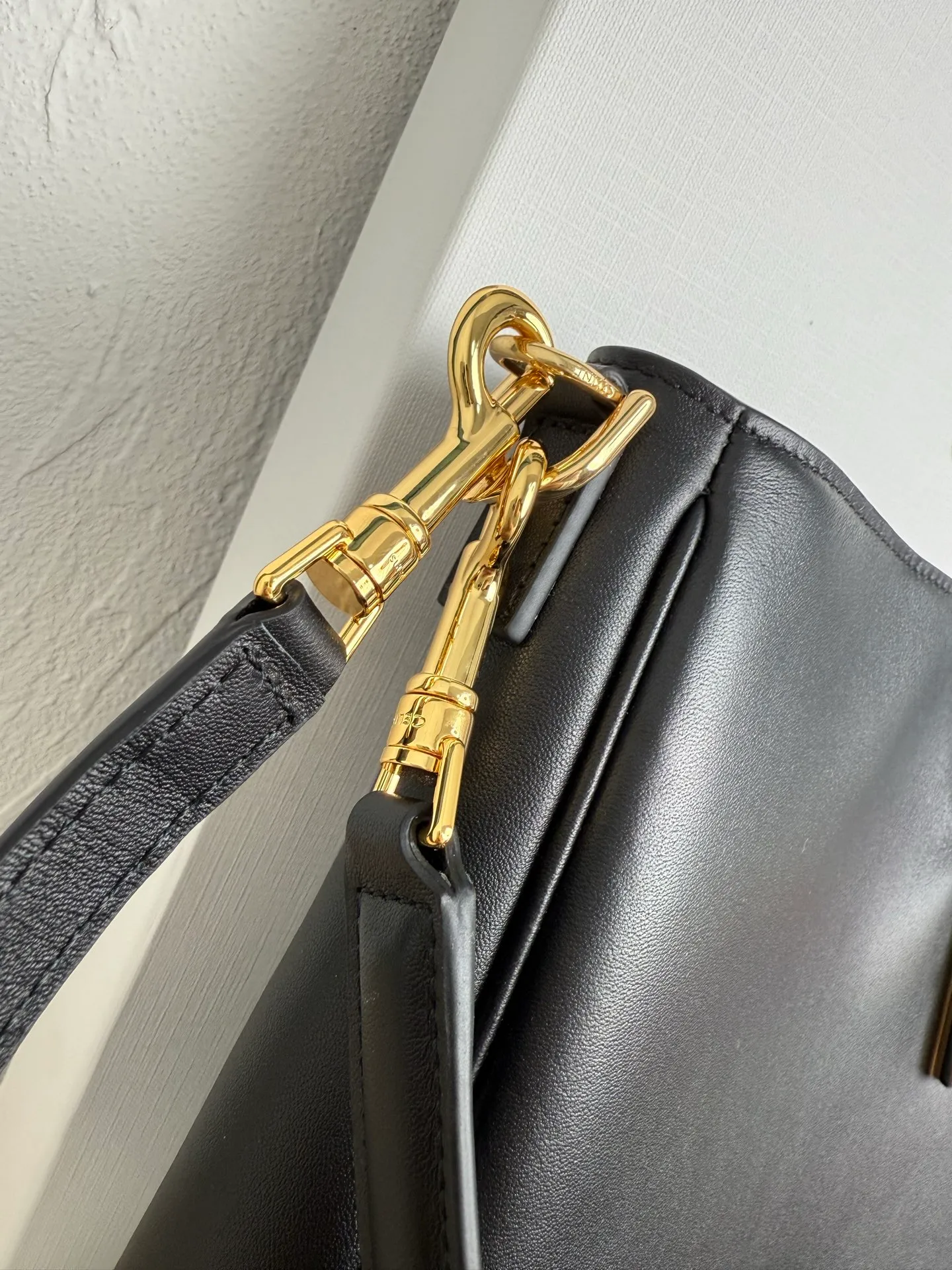 p1840 CAMILLE 16 SOFT Medium Smooth Cow Leather Handbag 14.2 1 detachable hand/shoulder strap, 9.8" (25cm) length 1 detachable and adjustable shoulder strap for cross-body wear, minimum length 16.5" (42cm), maximum length 19" (48cm) Number: 119563FX9.03PA