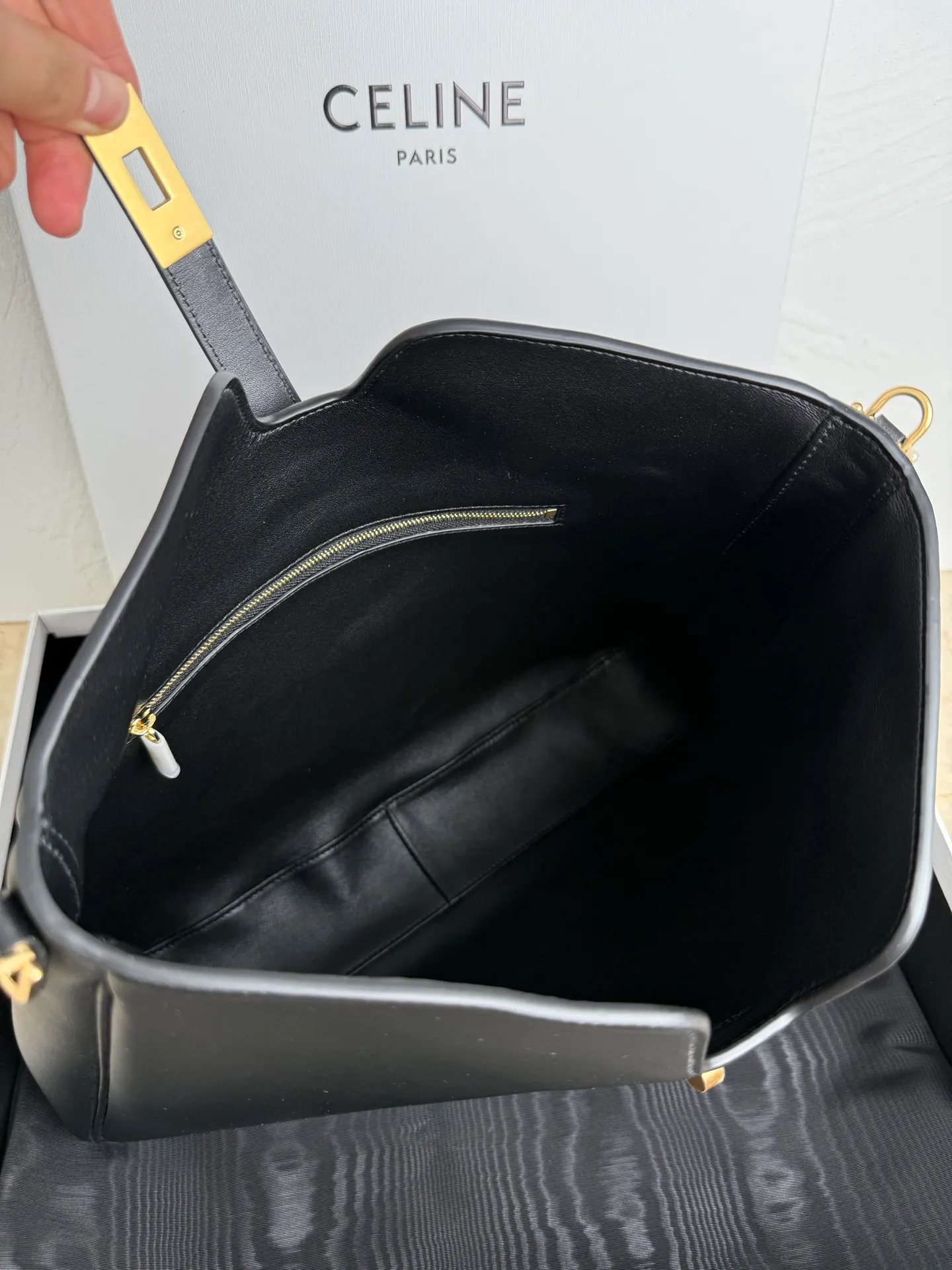 p1840 CAMILLE 16 SOFT Medium Smooth Cow Leather Handbag 14.2 1 detachable hand/shoulder strap, 9.8" (25cm) length 1 detachable and adjustable shoulder strap for cross-body wear, minimum length 16.5" (42cm), maximum length 19" (48cm) Number: 119563FX9.03PA