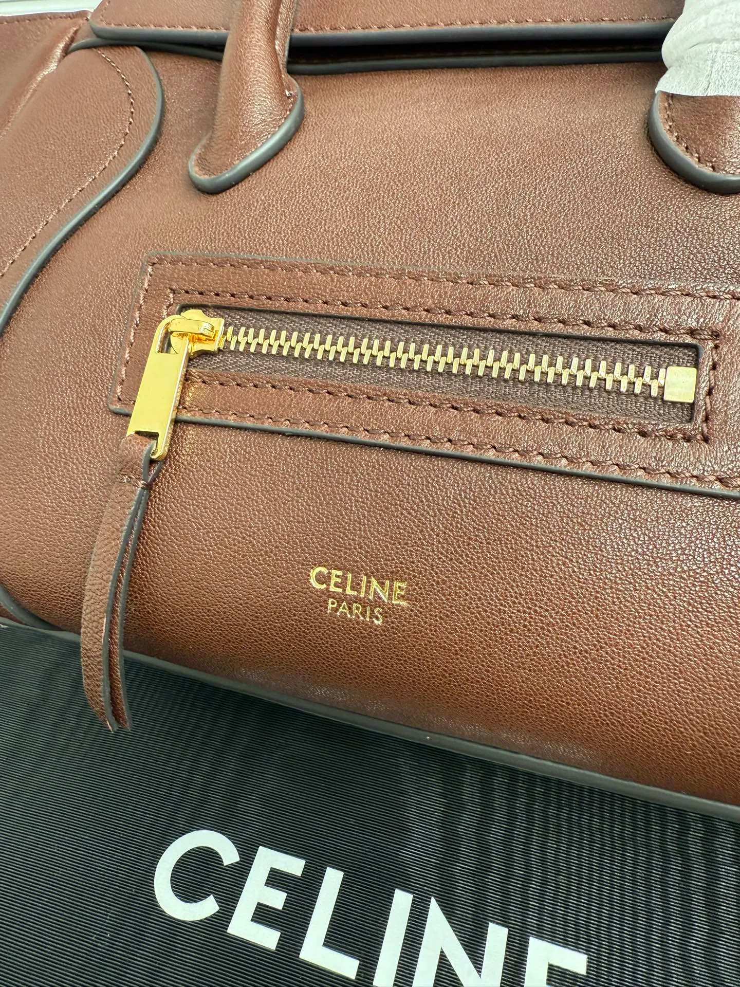Batch 1760. 15.2 X 4.5 X 6.5 inches (38.5 X 11.5 2 handles, length 4.33 inches (11 cm) Studs at bottom No.: 124213