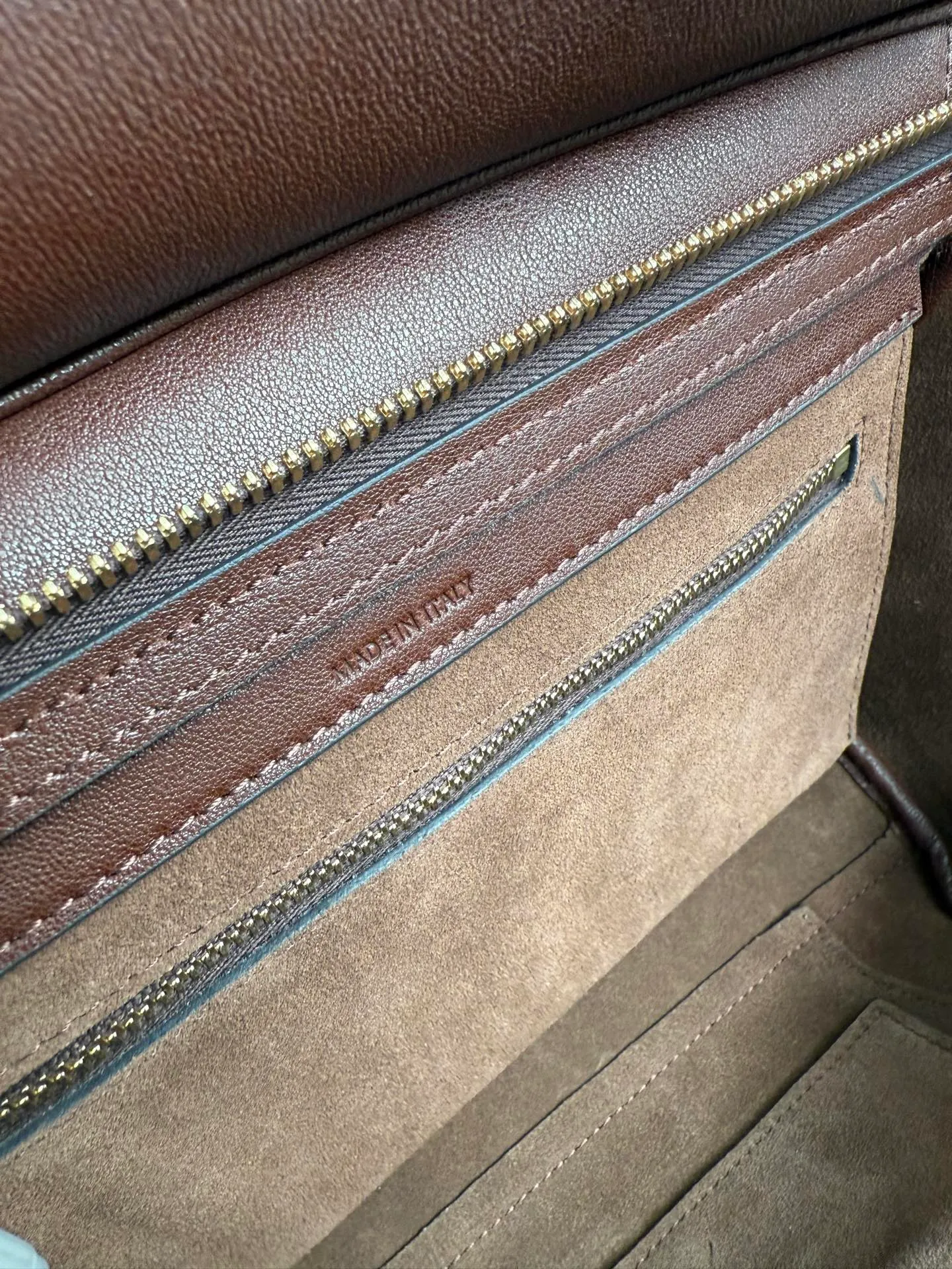 Batch 1760. 15.2 X 4.5 X 6.5 inches (38.5 X 11.5 2 handles, length 4.33 inches (11 cm) Studs at bottom No.: 124213