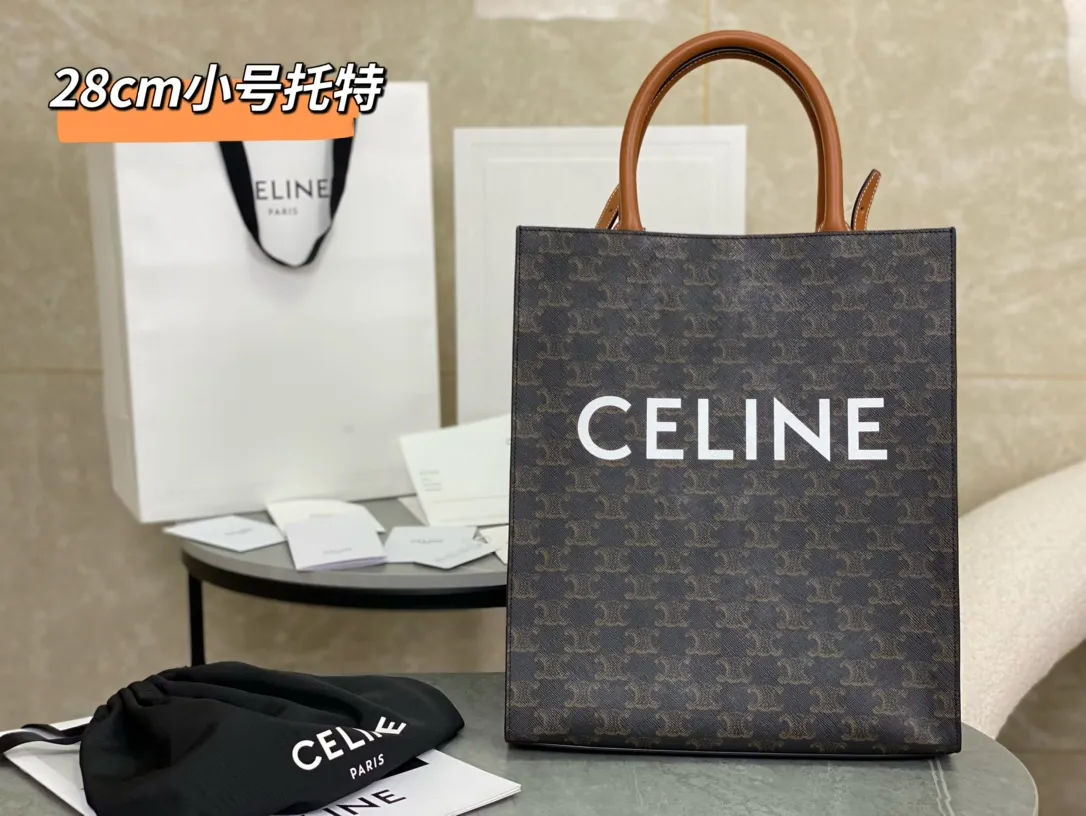 💰1240 The top product in the market 𝐂𝐄𝐋𝐍𝐄 | Small size 𝐓𝐨𝐭𝐞 Mini Tote is the most beautiful encounter this summer〰️ Full of high-end simple style⸝⸝⸝⸝⸝ Super versatile item/can be used for almost all clothes! Whether it's a crossbody or a handbag, it's very suitable🌾 It's so cute💓 It's a "hidden but hidden" bag that can't be packed easily❏ 𝑆　𝑧𝑒: 𝟮𝟴.𝟱*𝟯𝟯*𝟴𝒄𝒎 Model: 191542