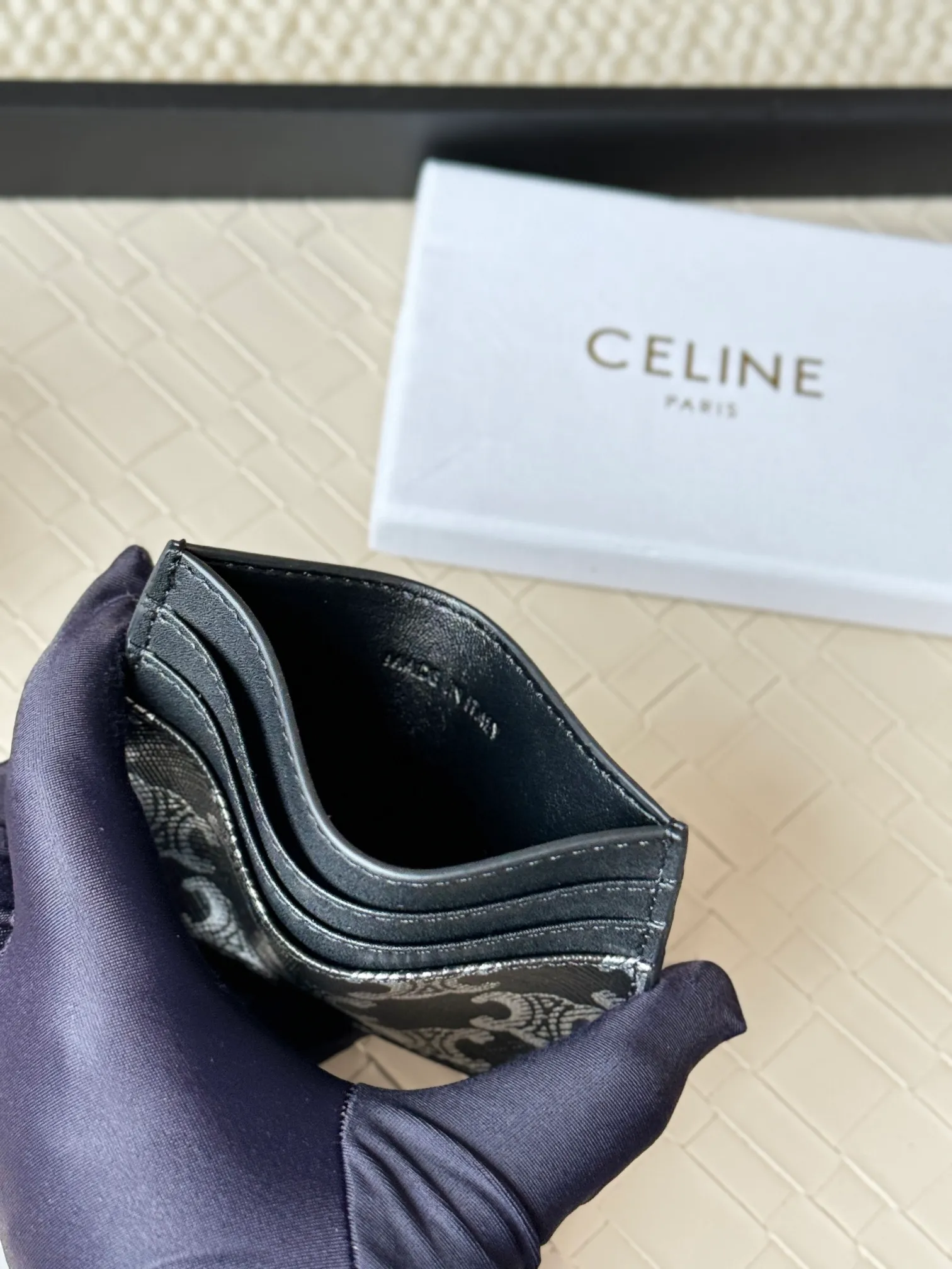 💰100new new color super mini small card holder CELINE new embossed logo card holder, made of first-layer cowhide, two card slots + one middle pocket Style number: 10L833 Size: 10.5×7cm