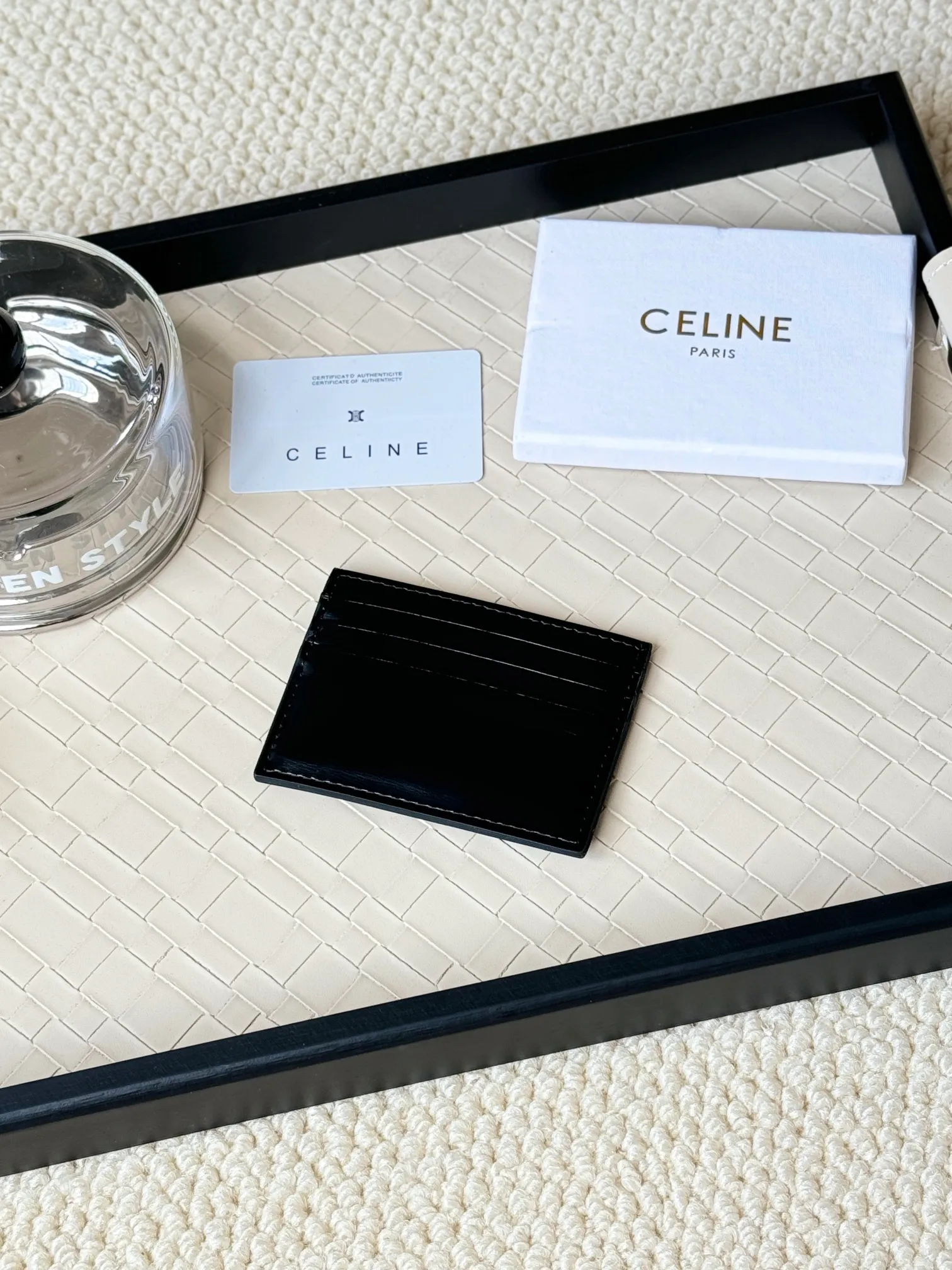 💰100 super mini card holder CELINE's new embossed logo card holder, made of first-layer cowhide, two card slots + one middle pocket Style number: 10L833 Size: 10.5×7cm