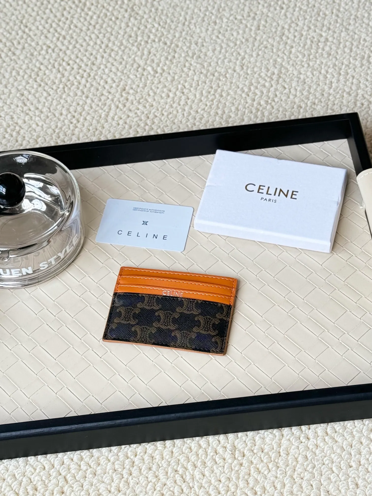 💰100 super mini card holder CELINE's new embossed logo card holder, made of first-layer cowhide, two card slots + one middle pocket Style number: 10L833 Size: 10.5×7cm