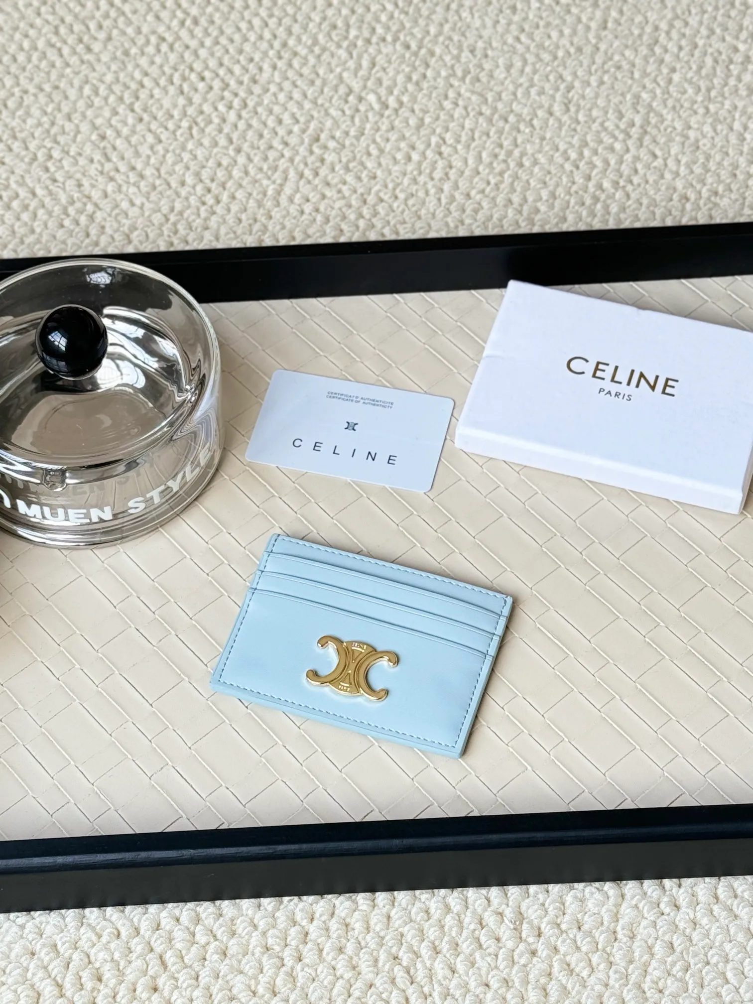 💰100 super mini card holder CELINE's new embossed logo card holder, made of first-layer cowhide, two card slots + one middle pocket Style number: 10L833 Size: 10.5×7cm