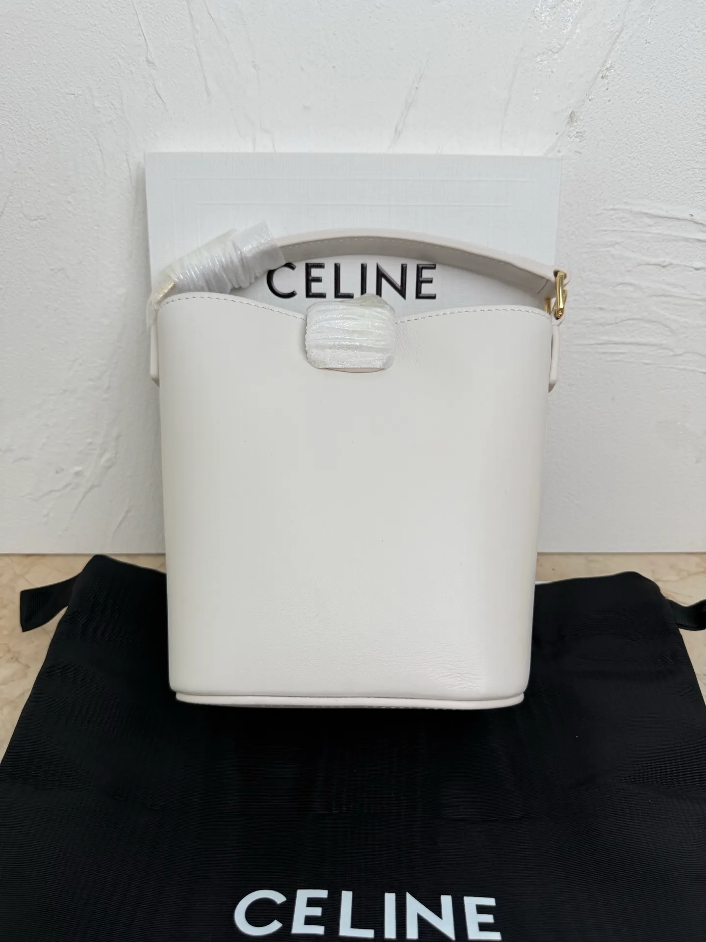 p1400 mini handbag, this model can hold larger smartphone models such as PLUS 5 X 6 X 4 inches (13.5 1 detachable and adjustable shoulder strap, minimum length 17 inches (44 cm), maximum length 23 inches (59 cm) Number: 10N473GHJ.38NO