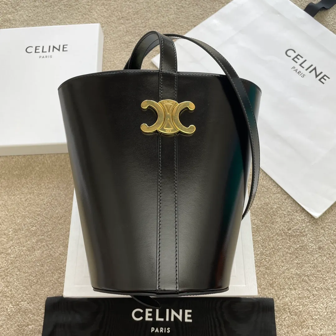 More details on the bucket bag: