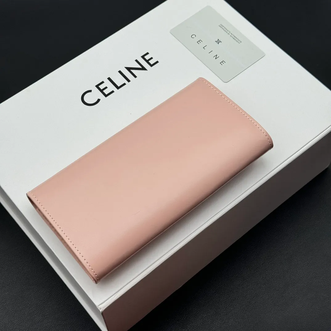 💰210 💎Upgraded original version💖 With top layer leather 𝗖𝗘𝗟𝗜𝗡𝗘 | 𝗧𝗥𝗜𝗢𝗠𝗣𝗛𝗘 Celine Arc de Triomphe Wallet💖 TRIOMPHE metallic snap button, 1 zipper pocket, 2 gusset partitions, 1 flat pocket, 12 card slots. Style number: C10E313 Size: 19X10