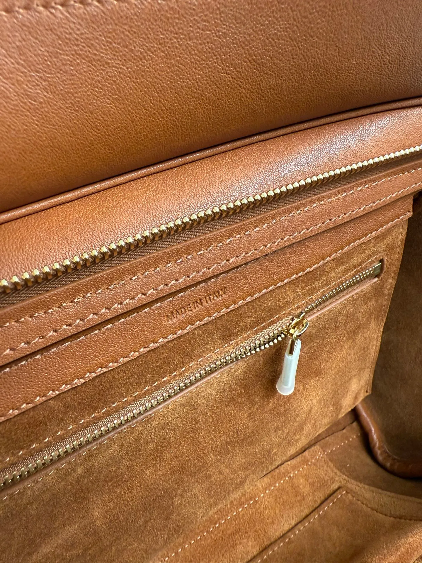 Batch 1760. 15.2 X 4.5 X 6.5 inches (38.5 X 11.5 2 handles, length 4.33 inches (11 cm) Studs at bottom No.: 124213
