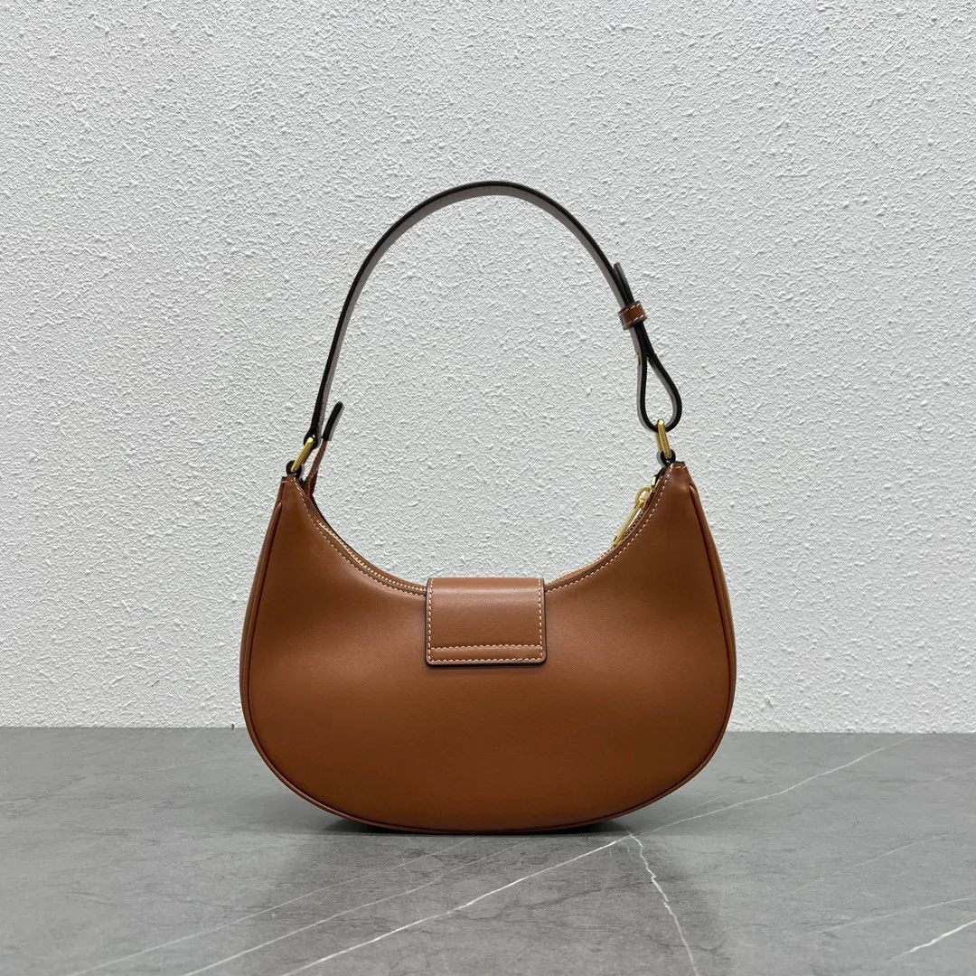 2023 new style💕TRIOMPHE CANVAS logo printed AVA armpit bag Cow leather lining: cow leather/fabric, gold shoulder and hand zipper closure leather flap with TRIOMPHE magnetic buckle 1 inner flat pocket Adjustable shoulder strap, minimum length 8 inches (22 cm), maximum length 9 inches (23 cm) Number: 114493DGQ.38NO Size: (23 X 13.5 X 6 cm)
