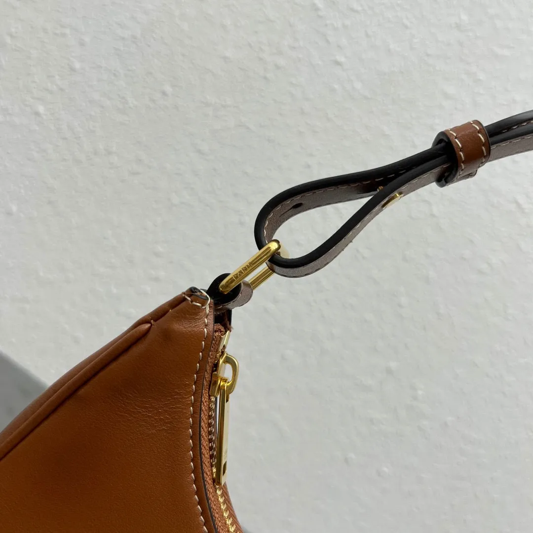 2023 new style💕TRIOMPHE CANVAS logo printed AVA armpit bag Cow leather lining: cow leather/fabric, gold shoulder and hand zipper closure leather flap with TRIOMPHE magnetic buckle 1 inner flat pocket Adjustable shoulder strap, minimum length 8 inches (22 cm), maximum length 9 inches (23 cm) Number: 114493DGQ.38NO Size: (23 X 13.5 X 6 cm)