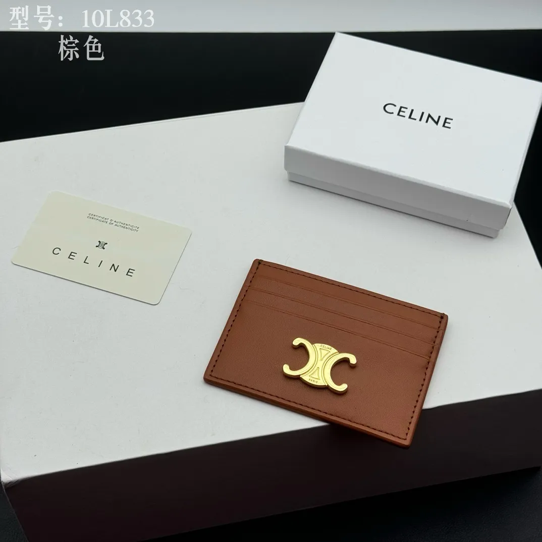 💰90 💎Top quality high version calf leather 💌 𝗖𝗘𝗟𝗜𝗡𝗘 | 𝗧𝗥𝗜𝗢𝗠𝗣𝗛𝗘 Arc de Triomphe small card holder 〰️ Celine's new embossed logo card holder, made of first-layer cowhide, two card slots + one middle pocket. Style number: 10L833 Size: 10.5×7cm
