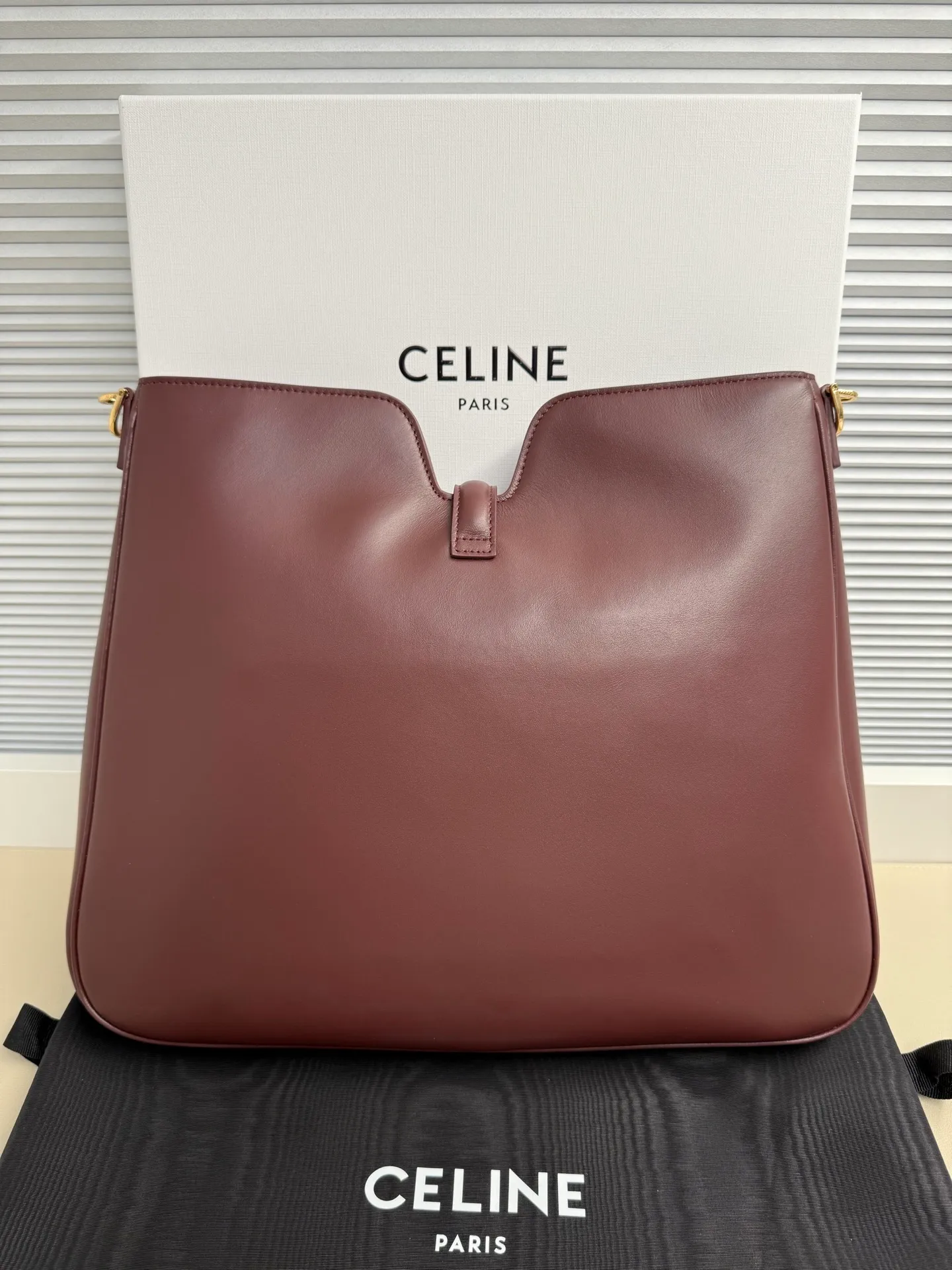 p1840 CAMILLE 16 SOFT Medium Smooth Cow Leather Handbag 14.2 1 detachable hand/shoulder strap, 9.8" (25cm) length 1 detachable and adjustable shoulder strap for cross-body wear, minimum length 16.5" (42cm), maximum length 19" (48cm) Number: 119563FX9.03PA