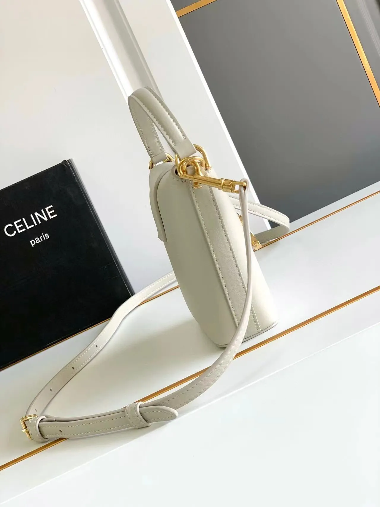Celine TRIOMPHE mini cowhide bucket bag French fries bag size: 12.5x5x14cm