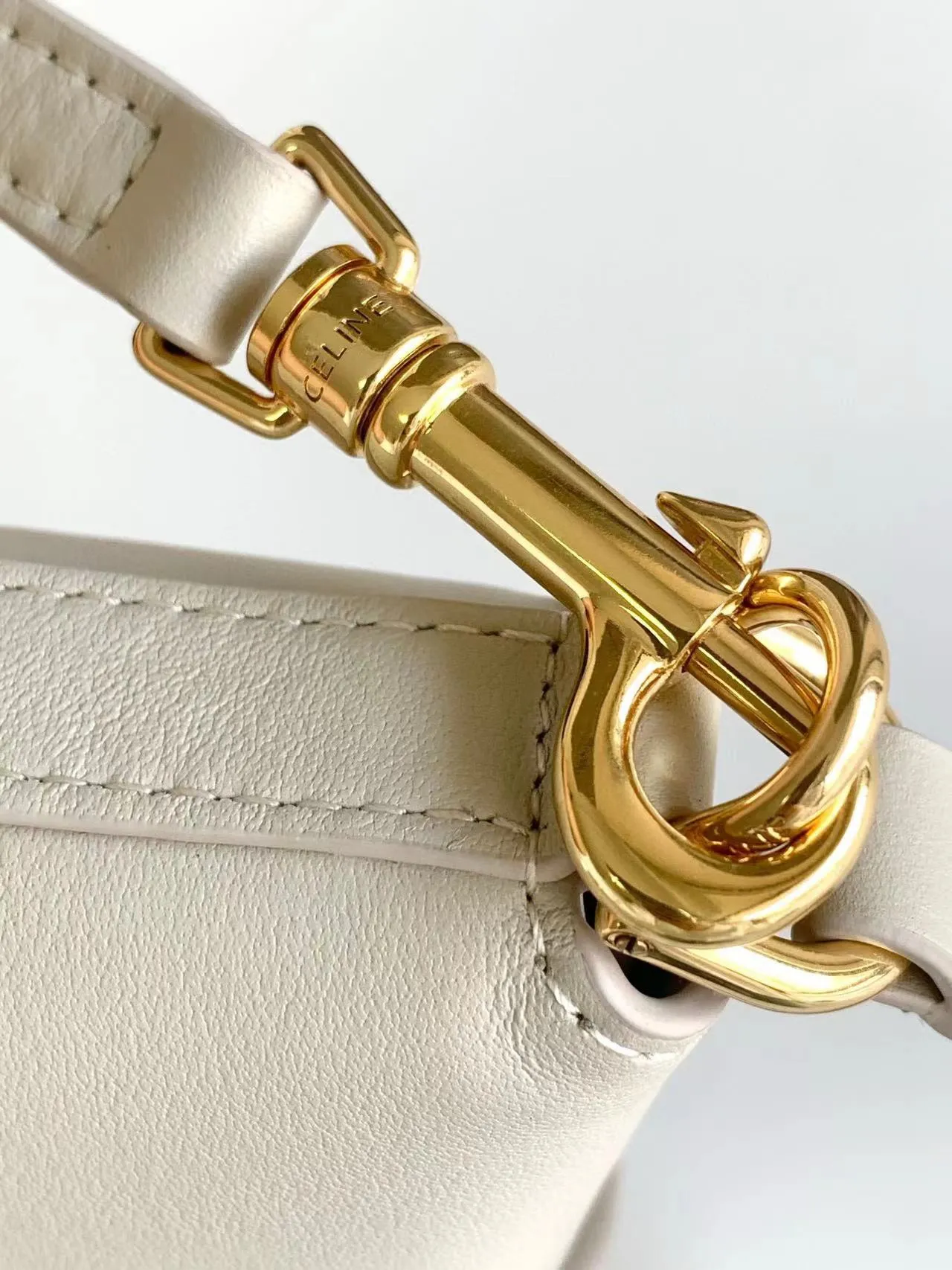 Celine TRIOMPHE mini cowhide bucket bag French fries bag size: 12.5x5x14cm