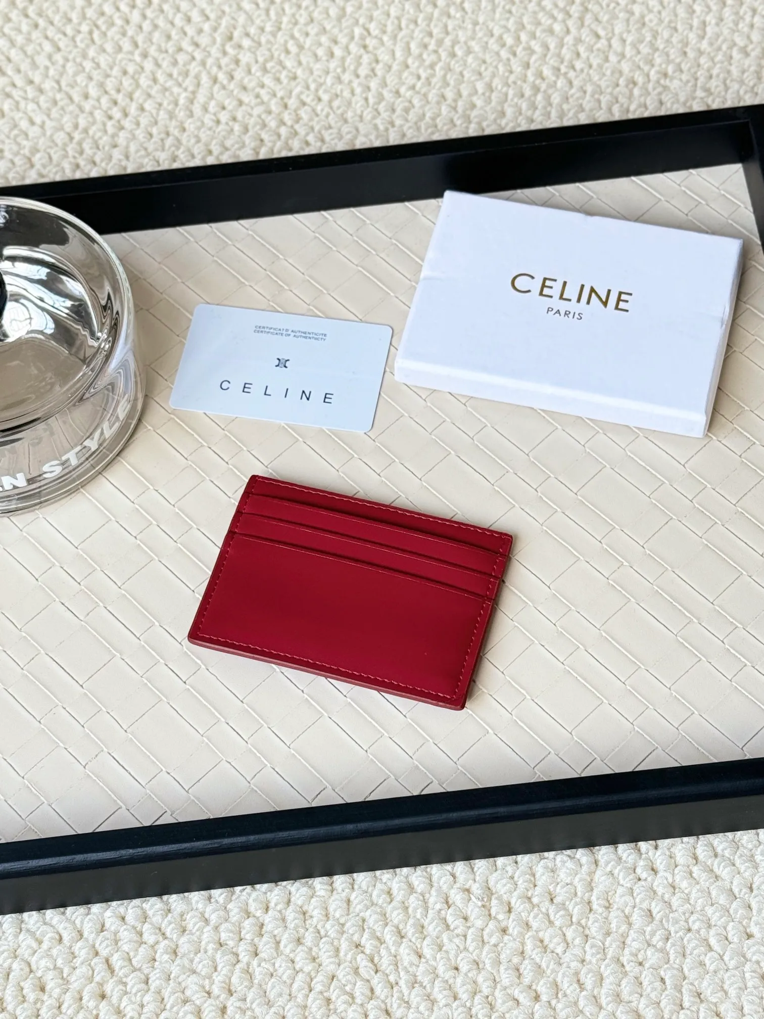 💰100 super mini card holder CELINE's new embossed logo card holder, made of first-layer cowhide, two card slots + one middle pocket Style number: 10L833 Size: 10.5×7cm