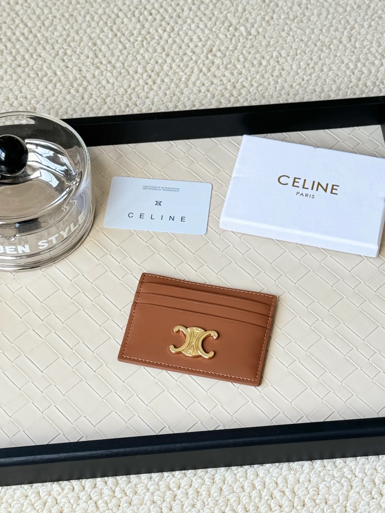 💰100 super mini card holder CELINE's new embossed logo card holder, made of first-layer cowhide, two card slots + one middle pocket Style number: 10L833 Size: 10.5×7cm