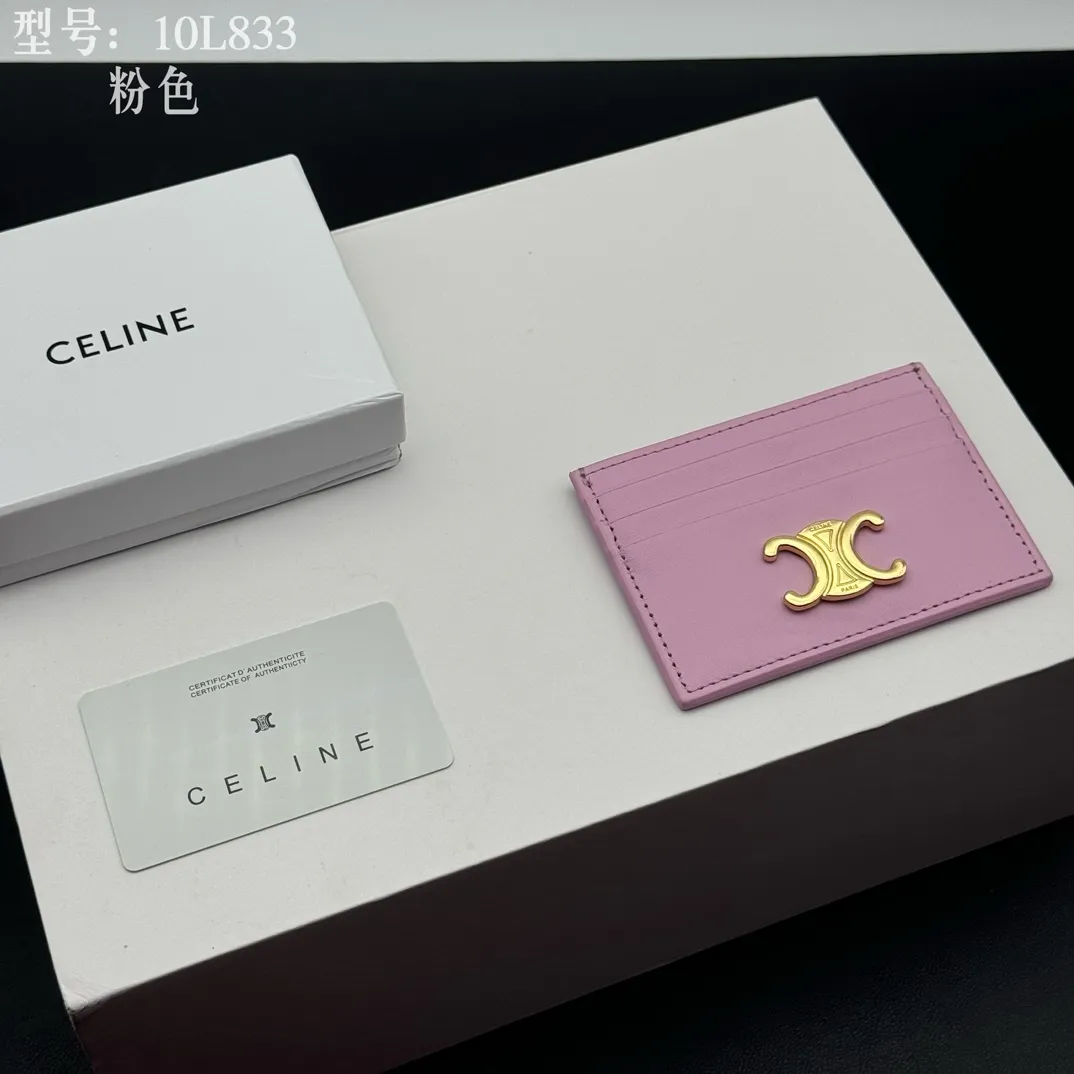 💰90 💎Top quality high version calf leather 💌 𝗖𝗘𝗟𝗜𝗡𝗘 | 𝗧𝗥𝗜𝗢𝗠𝗣𝗛𝗘 Arc de Triomphe small card holder 〰️ Celine's new embossed logo card holder, made of first-layer cowhide, two card slots + one middle pocket. Style number: 10L833 Size: 10.5×7cm