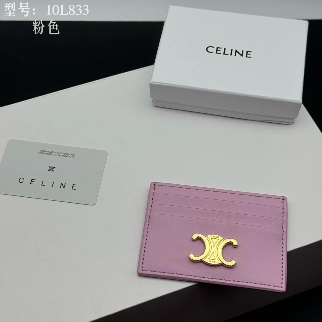 💰90 💎Top quality high version calf leather 💌 𝗖𝗘𝗟𝗜𝗡𝗘 | 𝗧𝗥𝗜𝗢𝗠𝗣𝗛𝗘 Arc de Triomphe small card holder 〰️ Celine's new embossed logo card holder, made of first-layer cowhide, two card slots + one middle pocket. Style number: 10L833 Size: 10.5×7cm