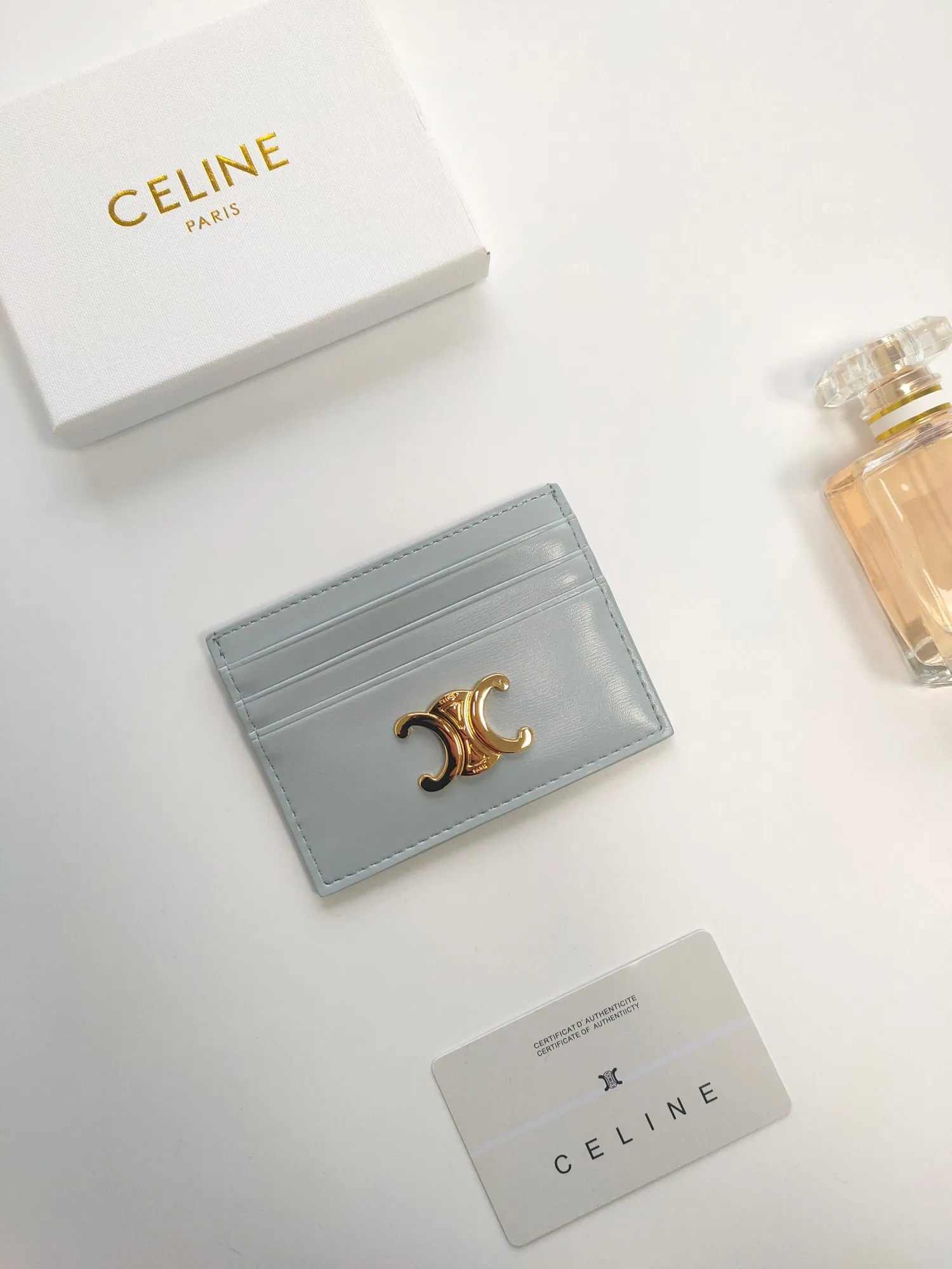 💰100💰CELINE's new embossed logo card holder, made of first-layer cowhide, two card slots + one middle pocket. Style number: 10L833 Size: 10.5×7cm