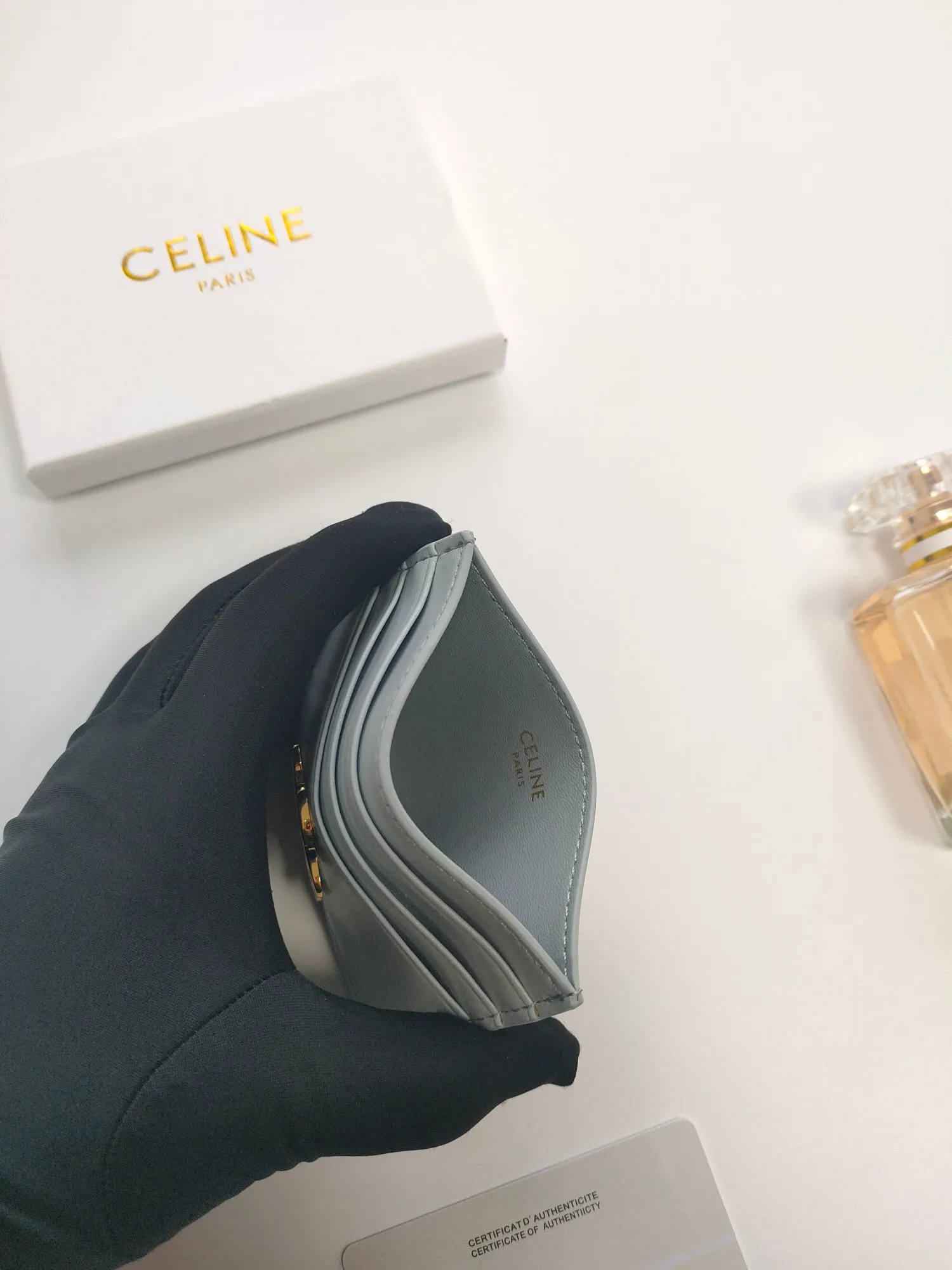 💰100💰CELINE's new embossed logo card holder, made of first-layer cowhide, two card slots + one middle pocket. Style number: 10L833 Size: 10.5×7cm