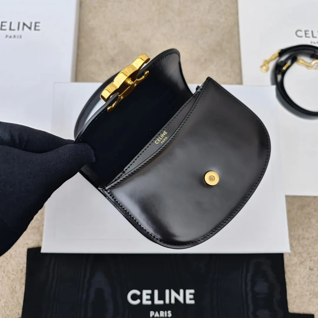 LISA's same style, new product for early spring, Mini Besace Arc de Triomphe bag, mini saddle bag, classic black and gold combination yyds, retro and exquisite, fashionable and versatile, breaking the square design, the arc bottom and flip cover are more youthful, playful and cute, a style that you will fall in love with at first sight ~ Multiple carrying methods ~ shoulder crossbody hand ~ can be folded 📱 Calfskin + sheepskin lining + all-steel Arc de Triomphe metal buckle Model: 110412 Size: 15.5*11.5*5CM🌺🌺🌺