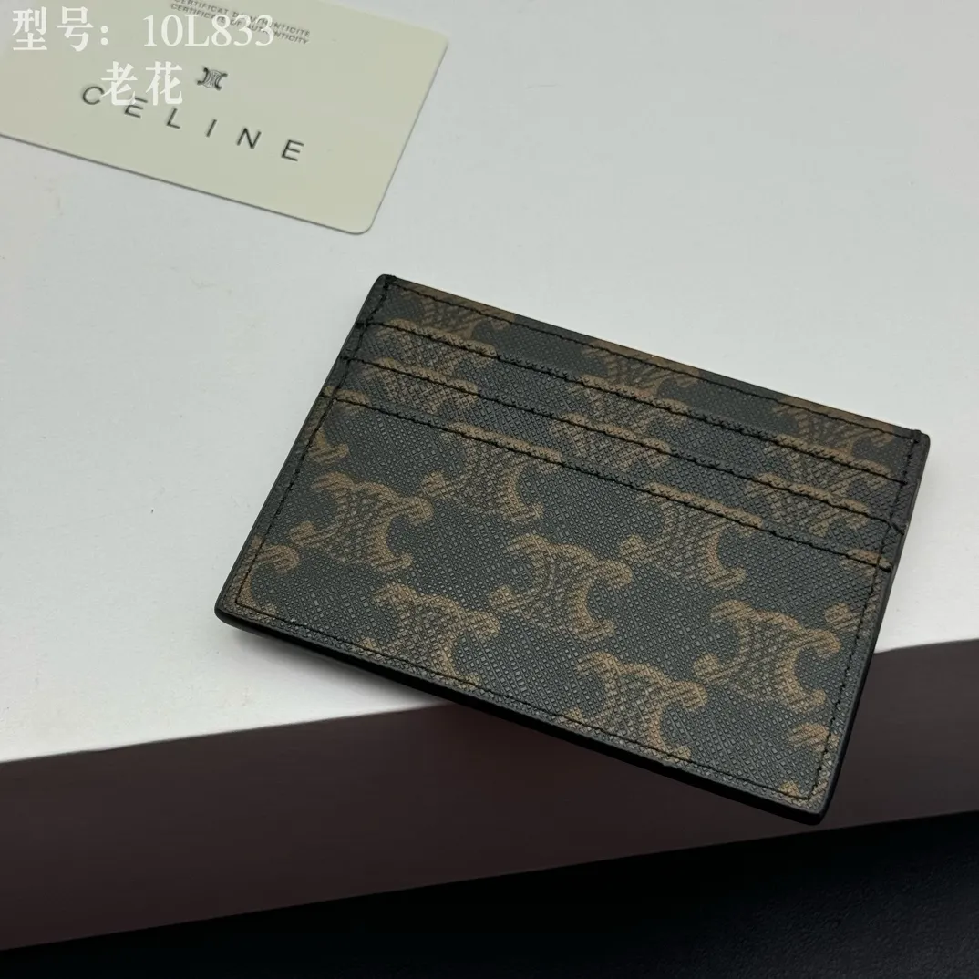 💰90 💎Top quality high version calf leather 💌 𝗖𝗘𝗟𝗜𝗡𝗘 | 𝗧𝗥𝗜𝗢𝗠𝗣𝗛𝗘 Arc de Triomphe small card holder 〰️ Celine's new embossed logo card holder, made of first-layer cowhide, two card slots + one middle pocket. Style number: 10L833 Size: 10.5×7cm