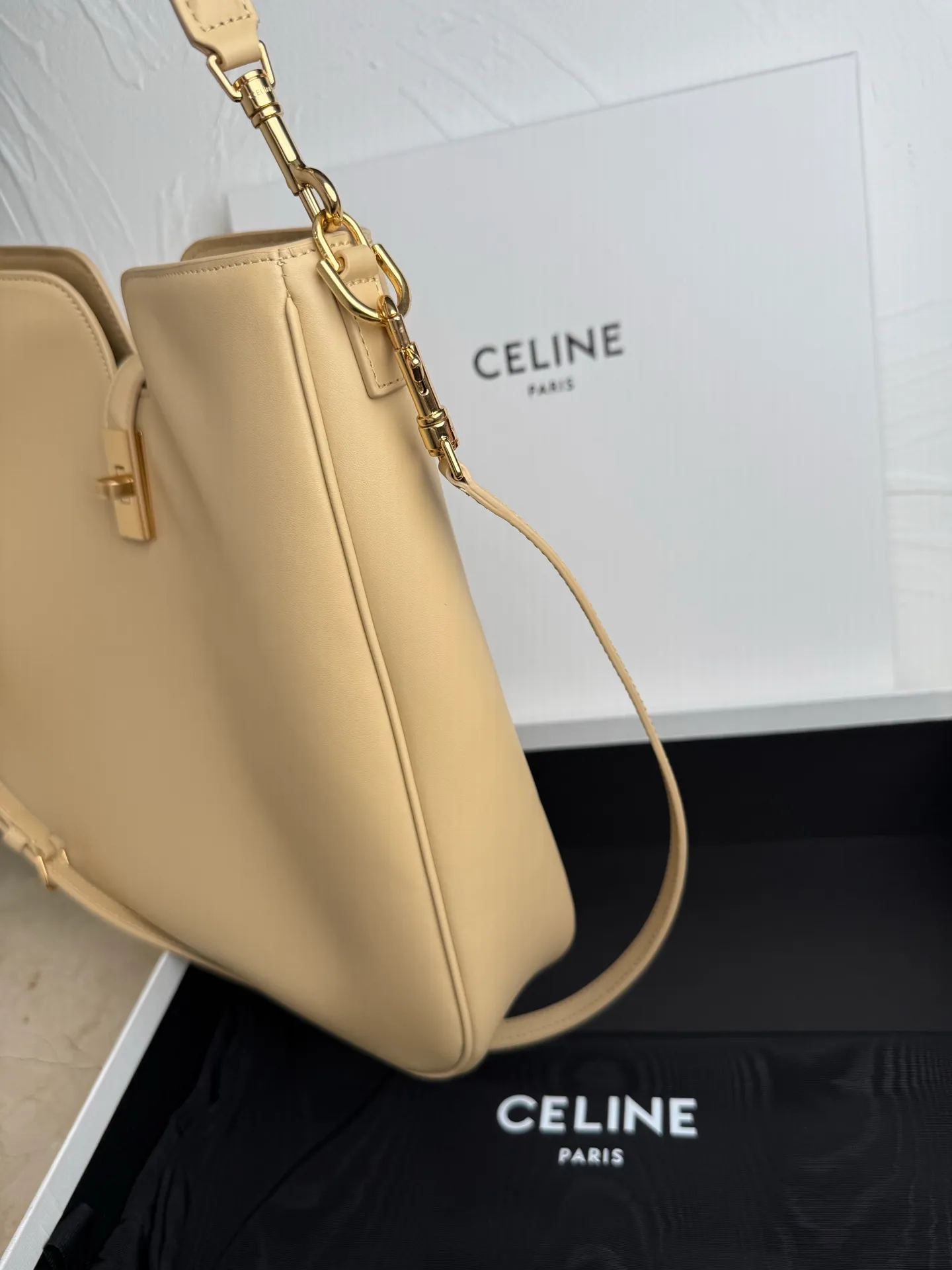 p1840 CAMILLE 16 SOFT Medium Smooth Cow Leather Handbag 14.2 1 detachable hand/shoulder strap, 9.8" (25cm) length 1 detachable and adjustable shoulder strap for cross-body wear, minimum length 16.5" (42cm), maximum length 19" (48cm) Number: 119563FX9.03PA