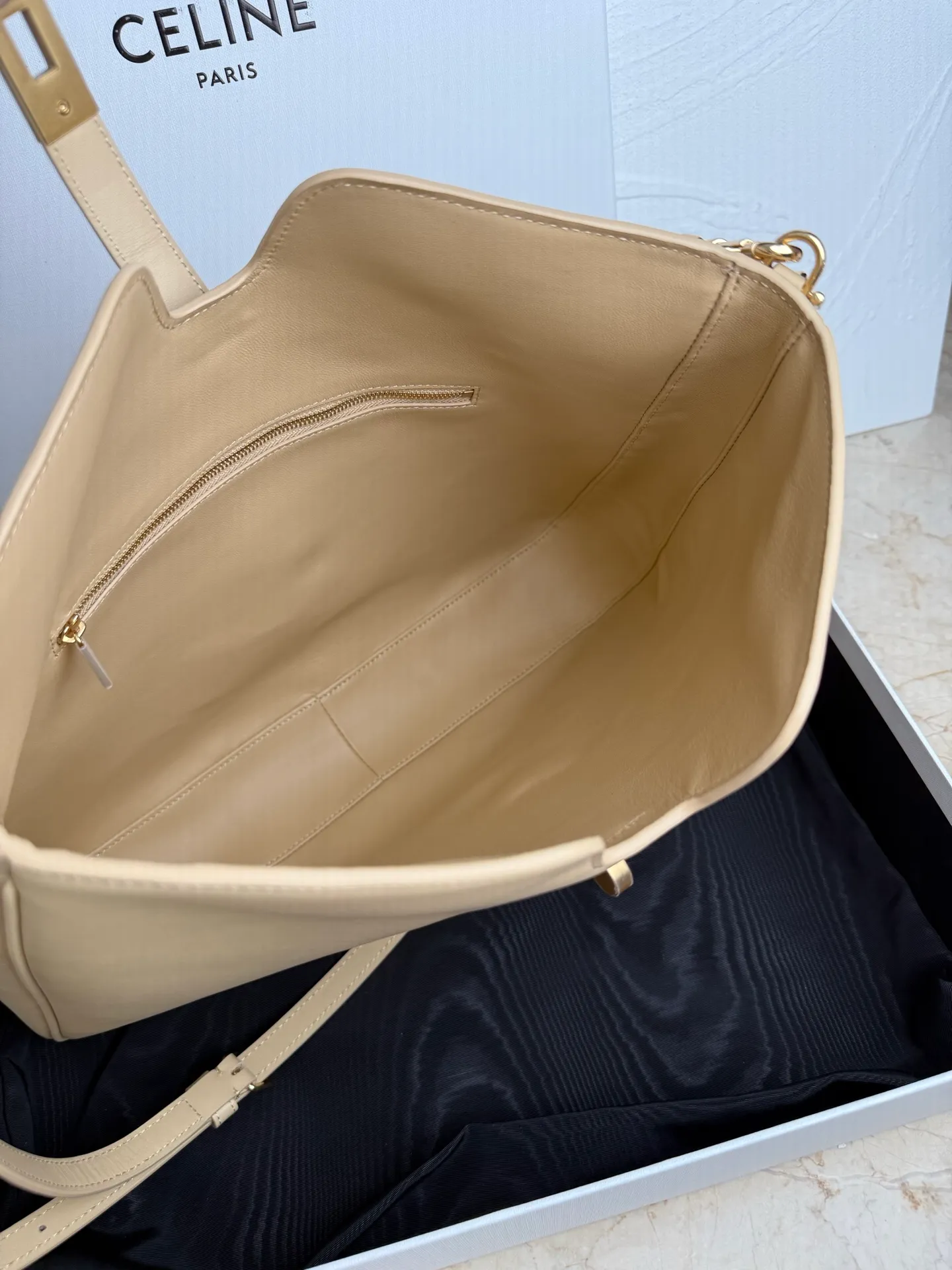 p1840 CAMILLE 16 SOFT Medium Smooth Cow Leather Handbag 14.2 1 detachable hand/shoulder strap, 9.8" (25cm) length 1 detachable and adjustable shoulder strap for cross-body wear, minimum length 16.5" (42cm), maximum length 19" (48cm) Number: 119563FX9.03PA