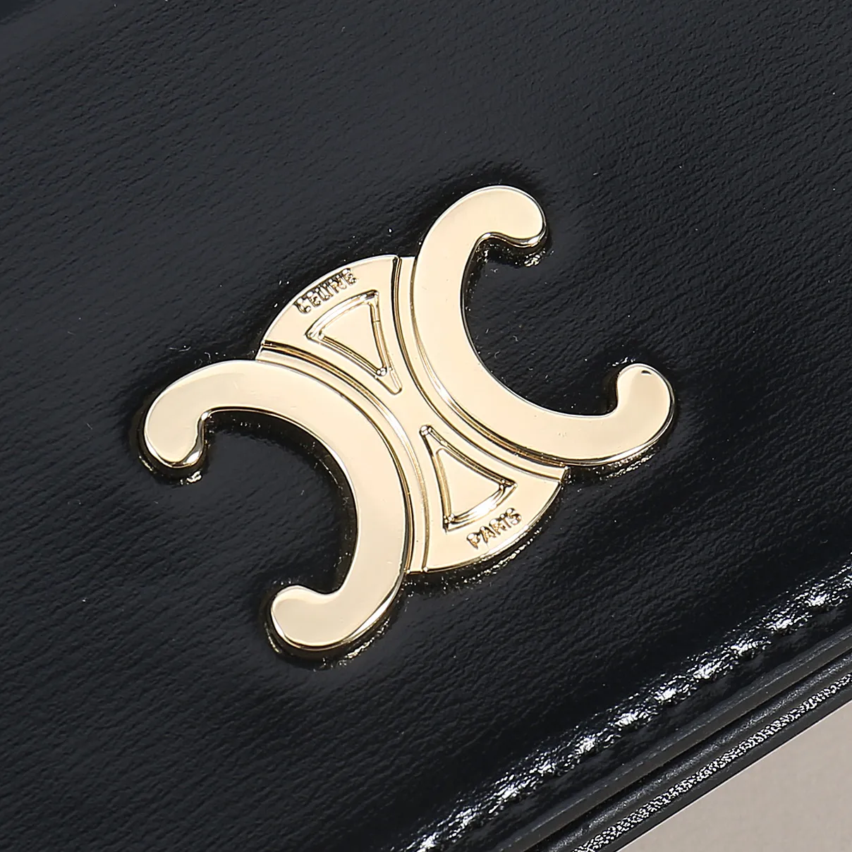 60. Celine classic card holder, TRIOMPHE business card holder, large cowhide interior with plain microfiber TRIOMPHE CANVAS logo print, gold finish TRIOMPHE metal snap closure, 1 zipper coin pocket, 5 card slots, 1 banknote pocket, 1 flat pocket No.: 10K623 Size: 11 X 9 X 3 cm