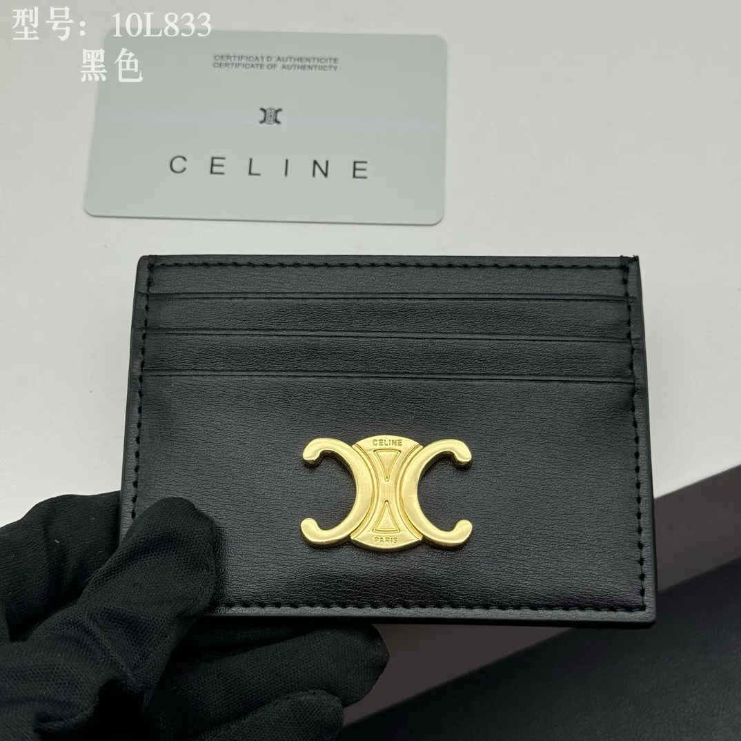 💰90 💎Top quality high version calf leather 💌 𝗖𝗘𝗟𝗜𝗡𝗘 | 𝗧𝗥𝗜𝗢𝗠𝗣𝗛𝗘 Arc de Triomphe small card holder 〰️ Celine's new embossed logo card holder, made of first-layer cowhide, two card slots + one middle pocket. Style number: 10L833 Size: 10.5×7cm