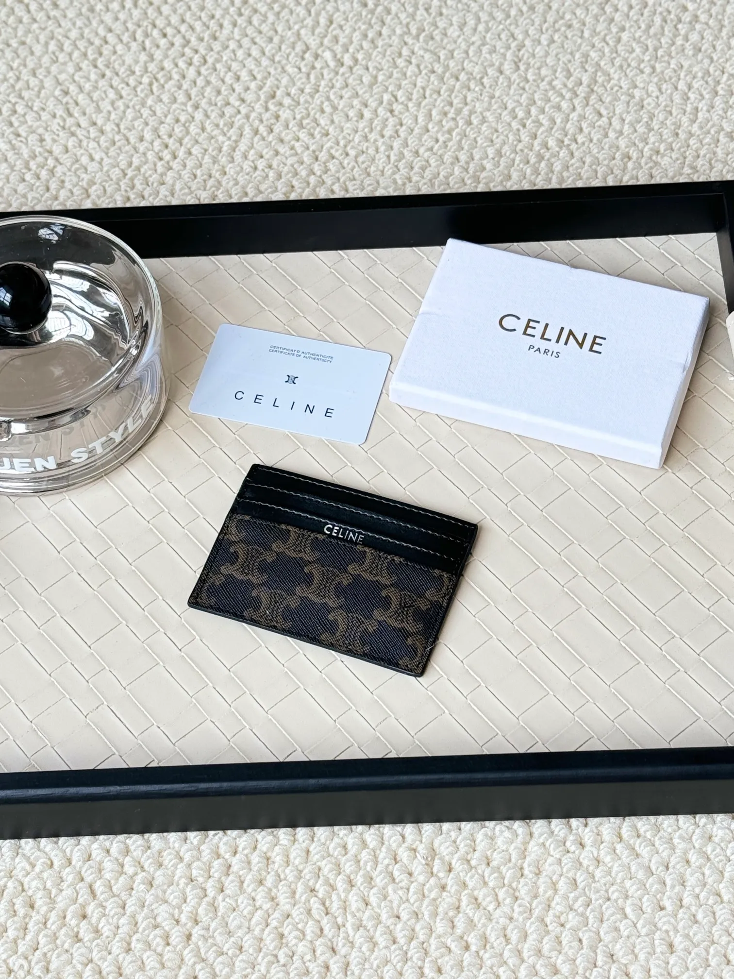 💰100 super mini card holder CELINE's new embossed logo card holder, made of first-layer cowhide, two card slots + one middle pocket Style number: 10L833 Size: 10.5×7cm
