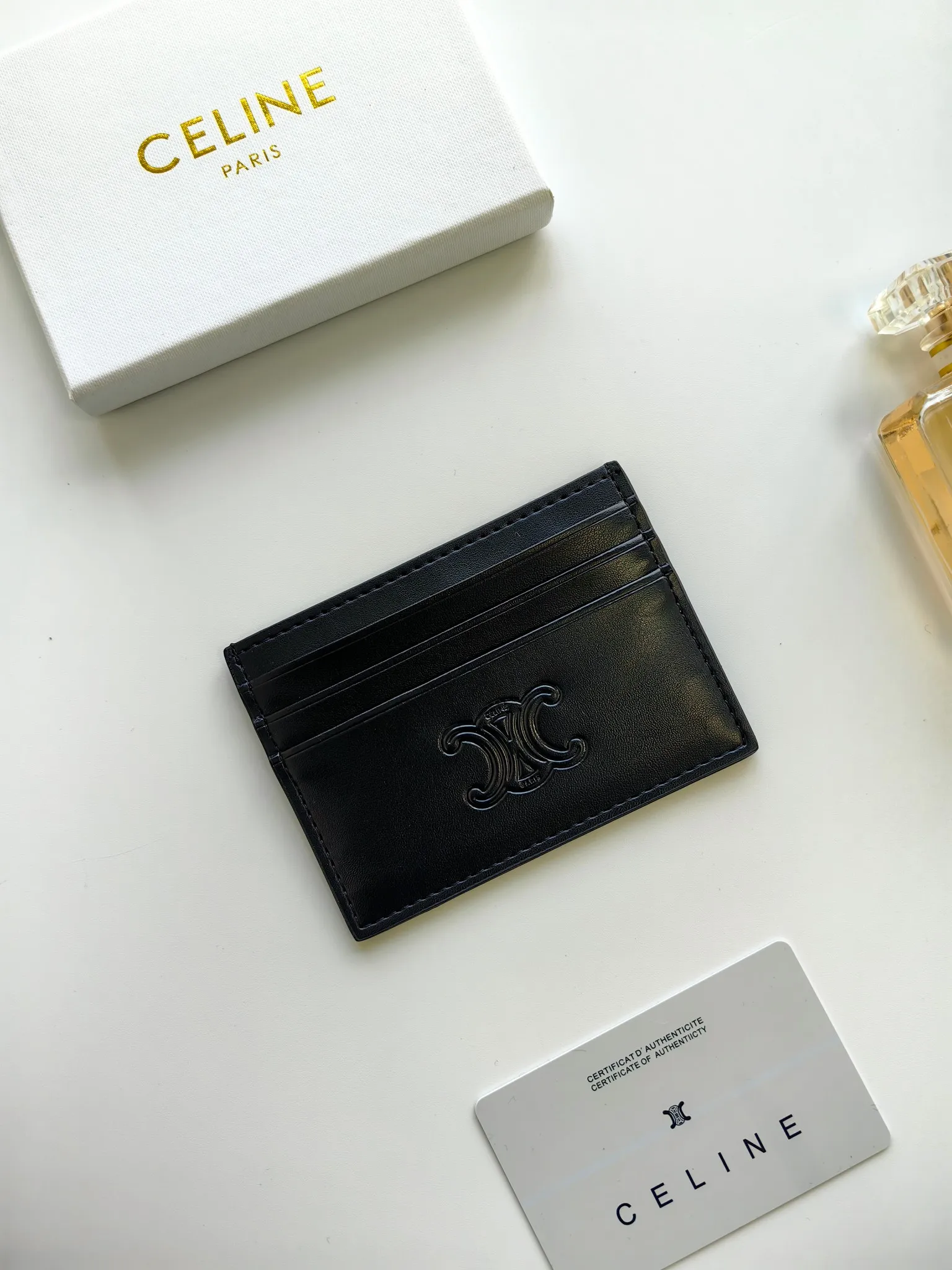 💰90💰CELINE's new embossed logo card holder, made of first-layer cowhide, two card slots + one middle pocket Style number: 10L833 Size: 10.5×7cm