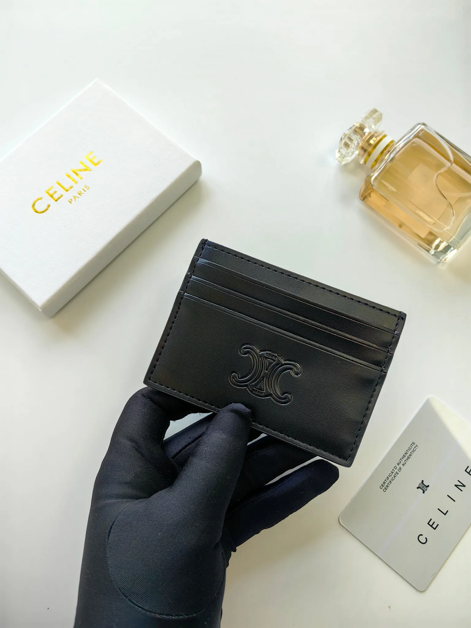 💰90💰CELINE's new embossed logo card holder, made of first-layer cowhide, two card slots + one middle pocket Style number: 10L833 Size: 10.5×7cm