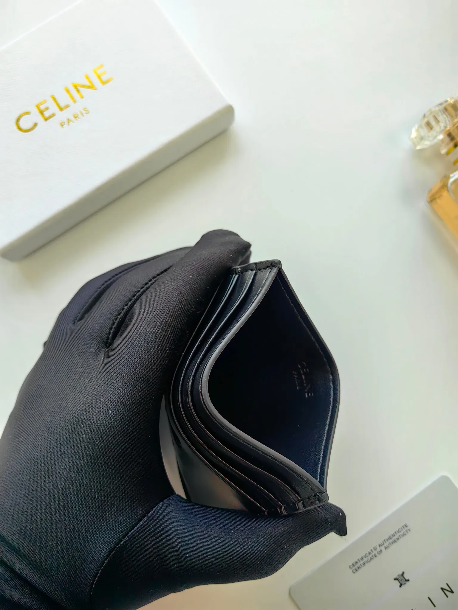 💰90💰CELINE's new embossed logo card holder, made of first-layer cowhide, two card slots + one middle pocket Style number: 10L833 Size: 10.5×7cm