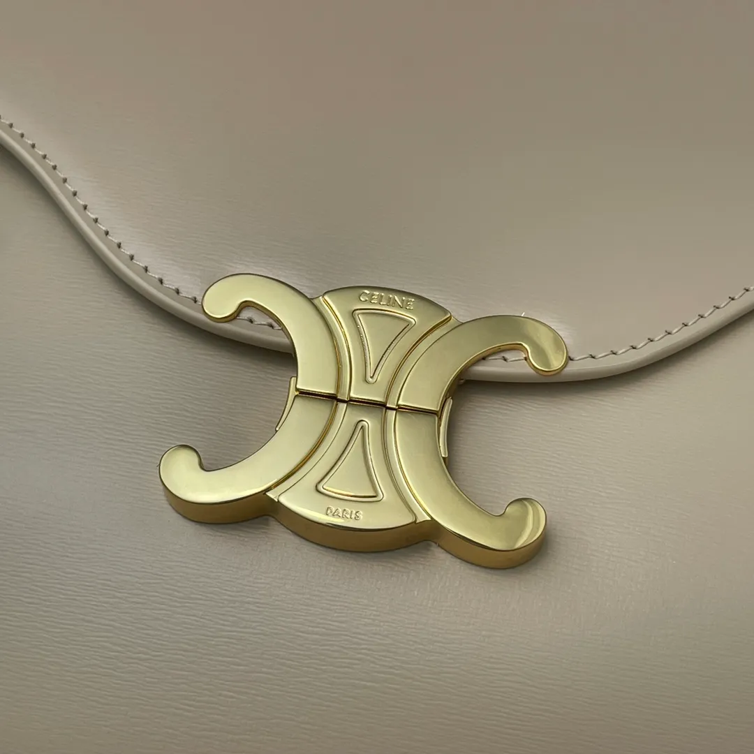BESACE TRIOMPHE shiny cow leather chain bag, cow leather, sheep leather lining, suitable for shoulder carry, metal TRIOMPHE logo closure, all steel hardware, chain length 12 inches (30 cm), model number: 199273, size: 24.5*17*4🌺🌺🌺