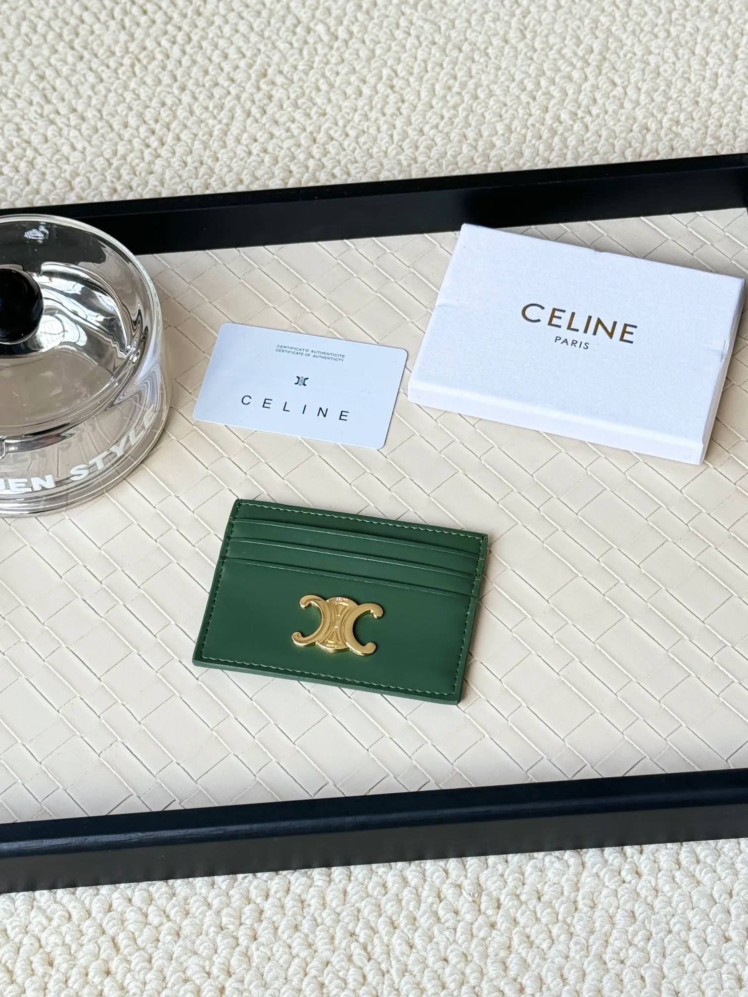 💰100 super mini card holder CELINE's new embossed logo card holder, made of first-layer cowhide, two card slots + one middle pocket Style number: 10L833 Size: 10.5×7cm