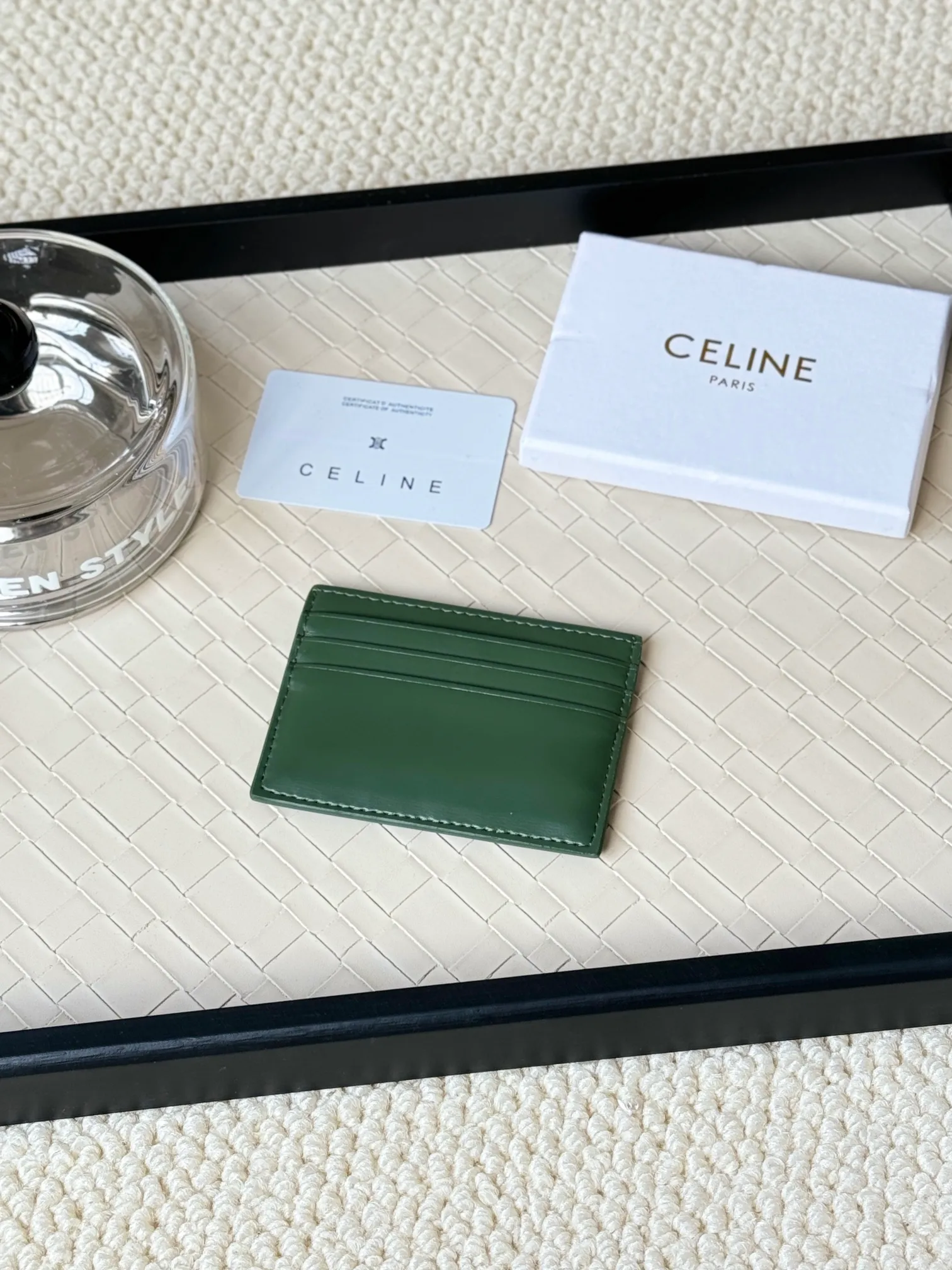 💰100 super mini card holder CELINE's new embossed logo card holder, made of first-layer cowhide, two card slots + one middle pocket Style number: 10L833 Size: 10.5×7cm