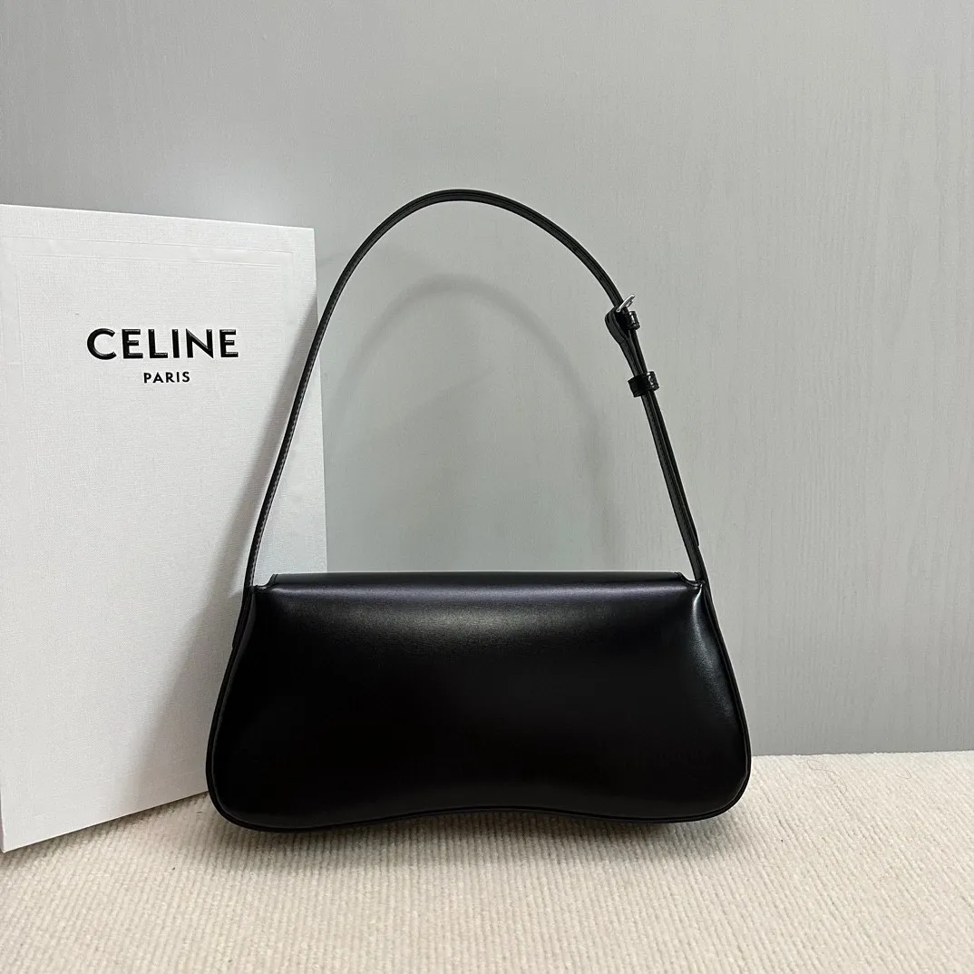 New products in stock🅰️🅰️LOLA handbags👜 2024 CE NEW LOLA medium glossy cow leather handbag. Unique finishing to achieve a balance between luster and transparency. Simple and beautiful, it continues the slender baguette silhouette of the Triomphe shoulder bag. The highlight is that the bottom of the bag is designed into a romantic arc line, adding a touch of pretty temperament. The central metal Triumph bag buckle is quite recognizable. The long baguette bag has a large interior capacity and a strong sense of style ~ cow leather, sheep leather lining, shoulder strap, all-steel metal lock, 🉑️adjustable shoulder strap. Style number: 115533 Color: black/antique silver (with original packaging) Size: 28x12x5