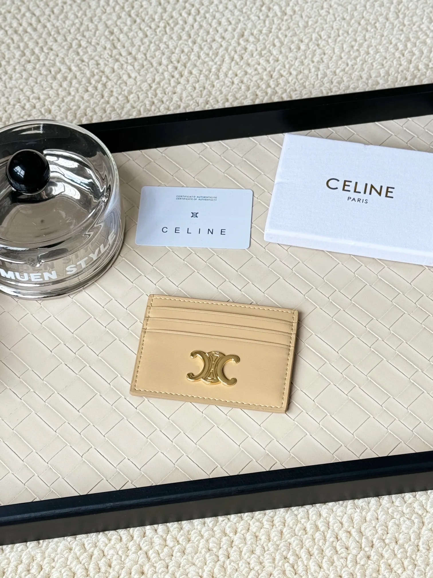 💰100 super mini card holder CELINE's new embossed logo card holder, made of first-layer cowhide, two card slots + one middle pocket Style number: 10L833 Size: 10.5×7cm