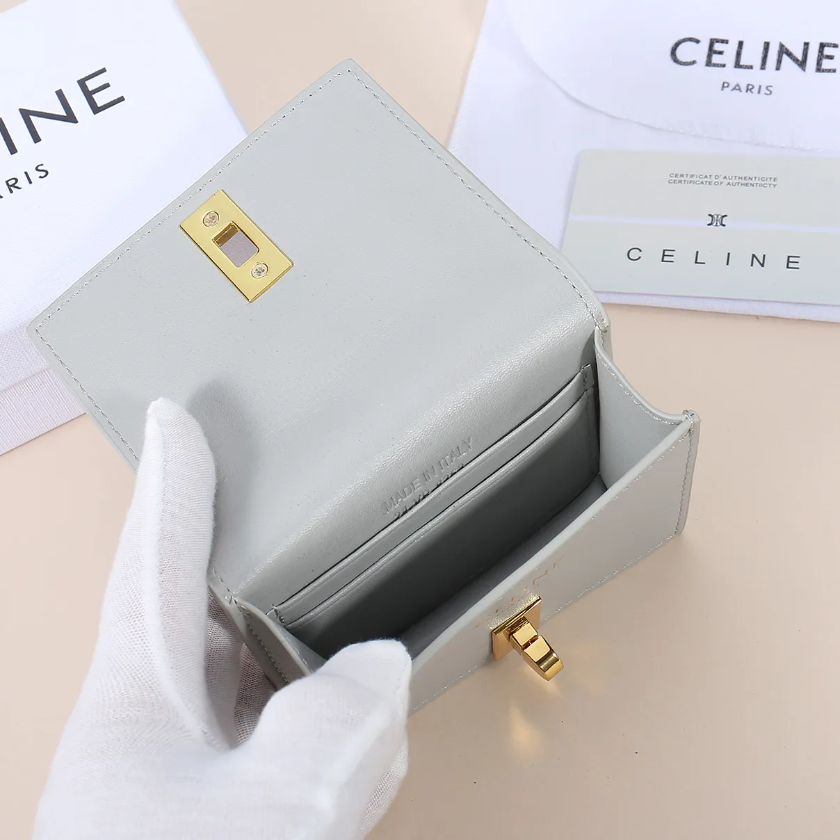 💰130, Celine's new card holder, TRIOMPHE flip card holder, large cowhide with plain microfiber interior, rotating lock closure, 1 thickened main compartment, 2 inner card slots. No.: 10M473 Size: 10.5x8.5x3 cm