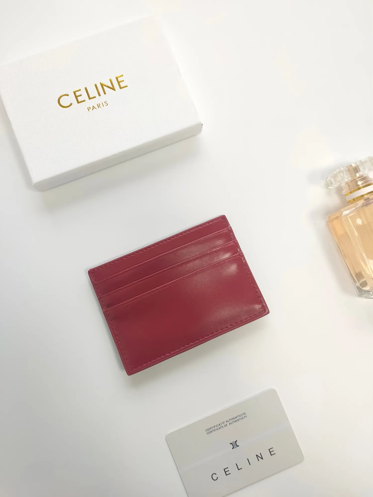 💰100💰CELINE's new embossed logo card holder, made of first-layer cowhide, two card slots + one middle pocket. Style number: 10L833 Size: 10.5×7cm