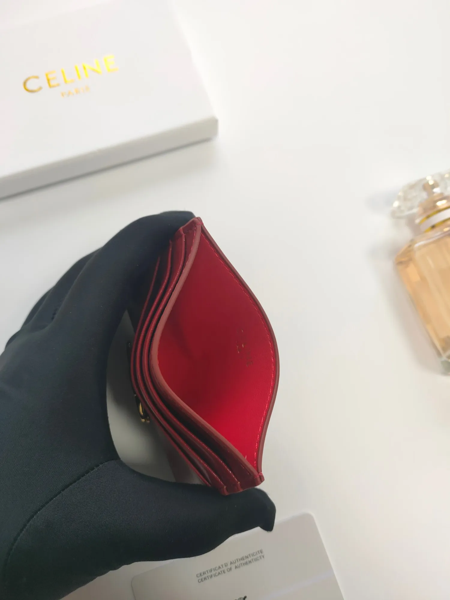 💰100💰CELINE's new embossed logo card holder, made of first-layer cowhide, two card slots + one middle pocket. Style number: 10L833 Size: 10.5×7cm