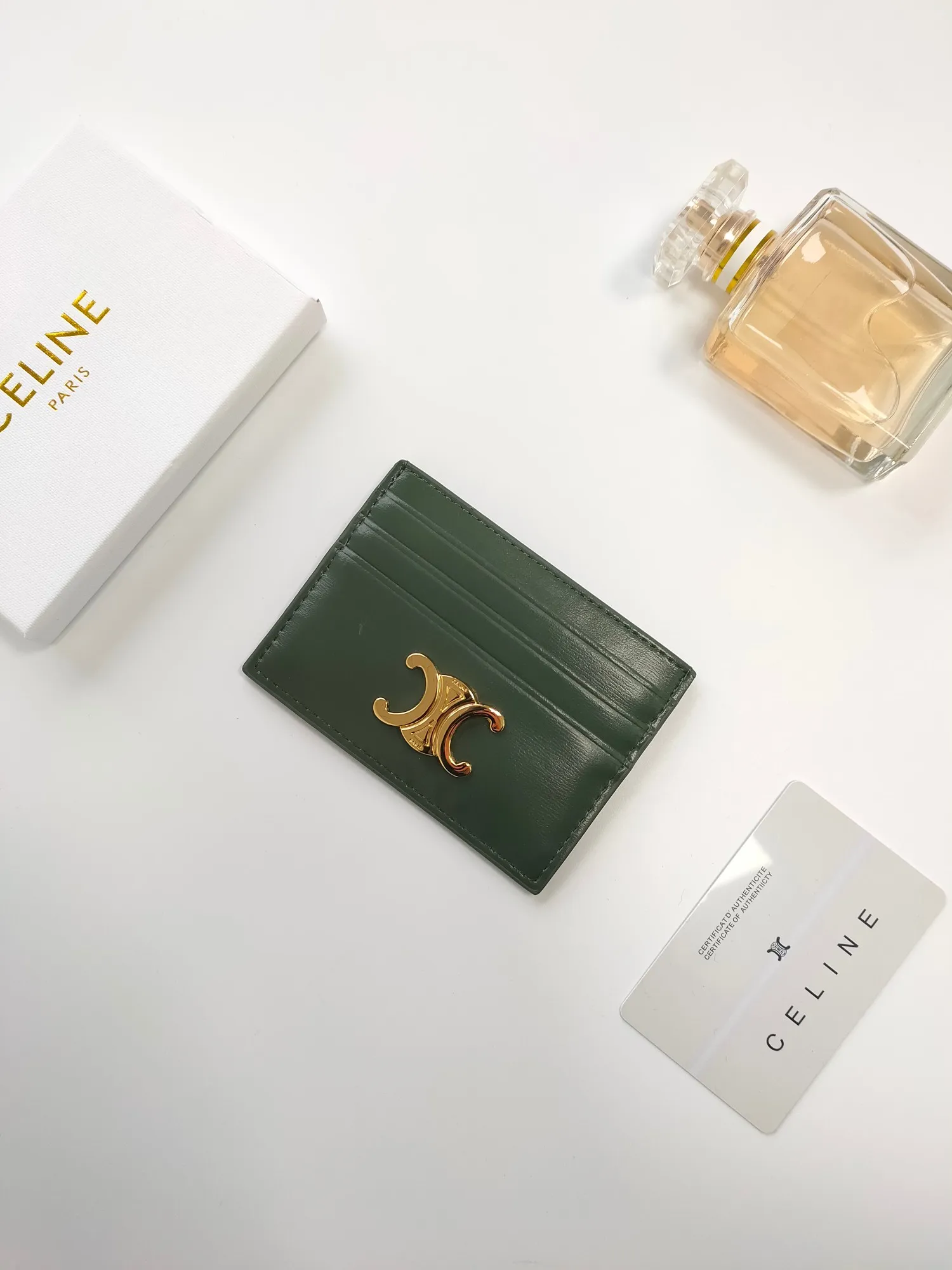 💰100💰CELINE's new embossed logo card holder, made of first-layer cowhide, two card slots + one middle pocket. Style number: 10L833 Size: 10.5×7cm