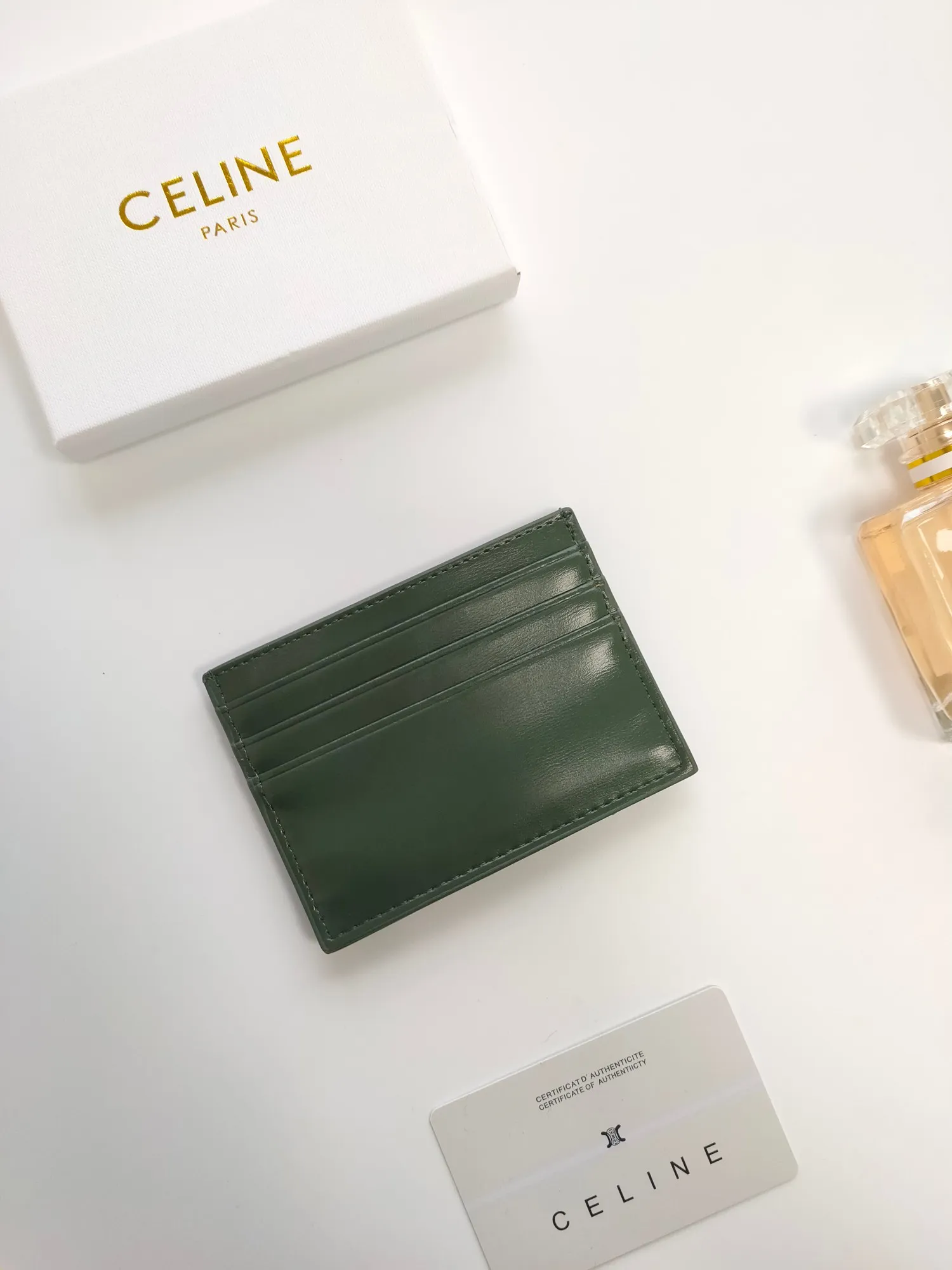 💰100💰CELINE's new embossed logo card holder, made of first-layer cowhide, two card slots + one middle pocket. Style number: 10L833 Size: 10.5×7cm