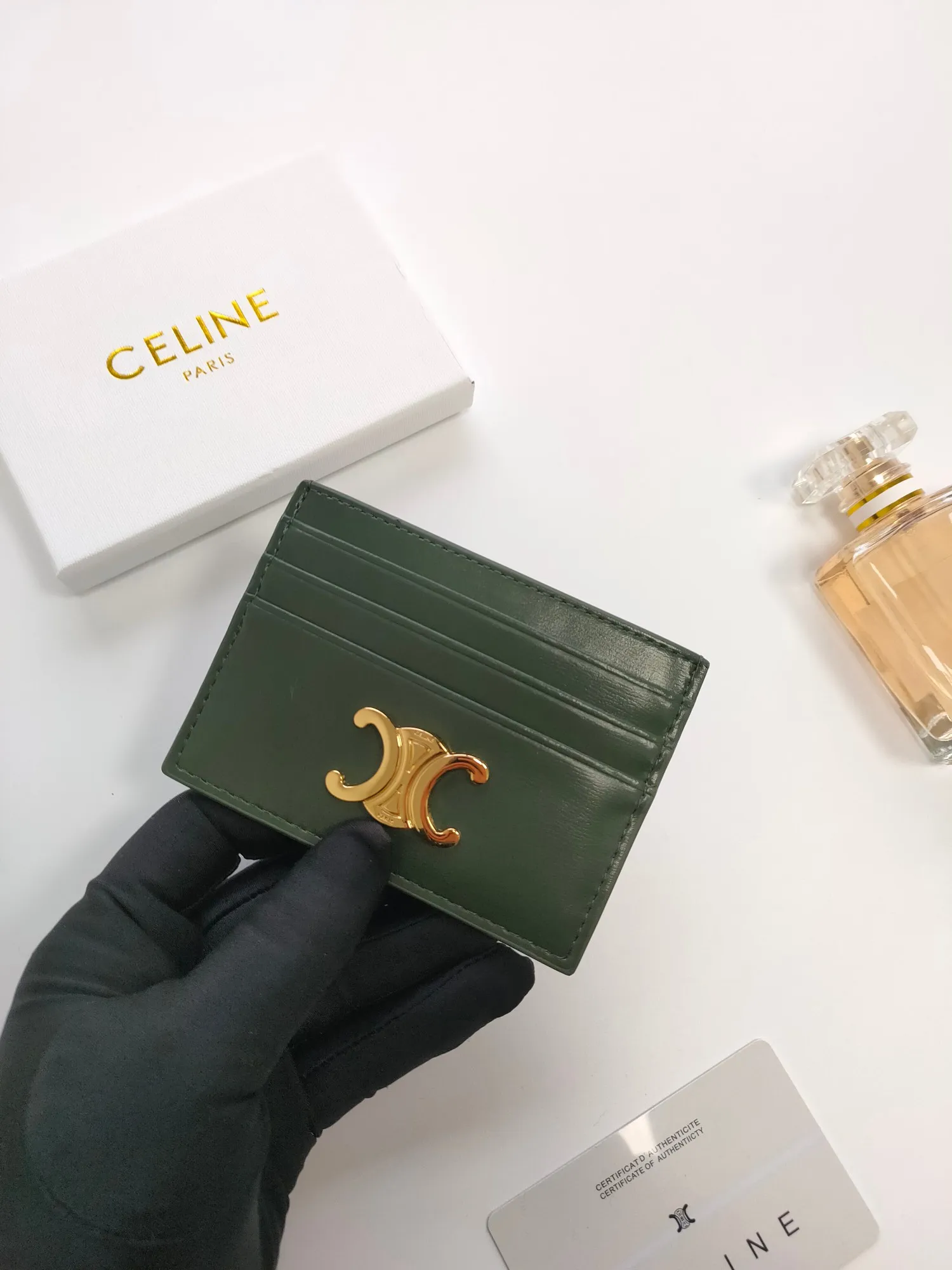 💰100💰CELINE's new embossed logo card holder, made of first-layer cowhide, two card slots + one middle pocket. Style number: 10L833 Size: 10.5×7cm
