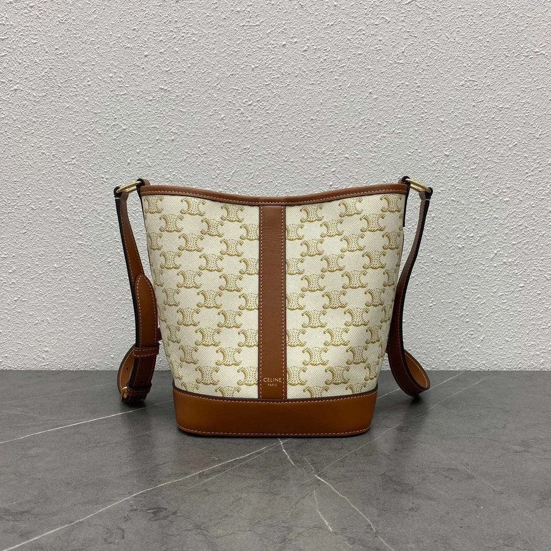 TRIOMPHE FOLCO new spring and summer off-white presbyopic series, still classic, not out of date. Large enough space. The material is wear-resistant. Style number: 191442 off-white, yellow, brown and brown. Small size: bag opening 26×height 22×width 13